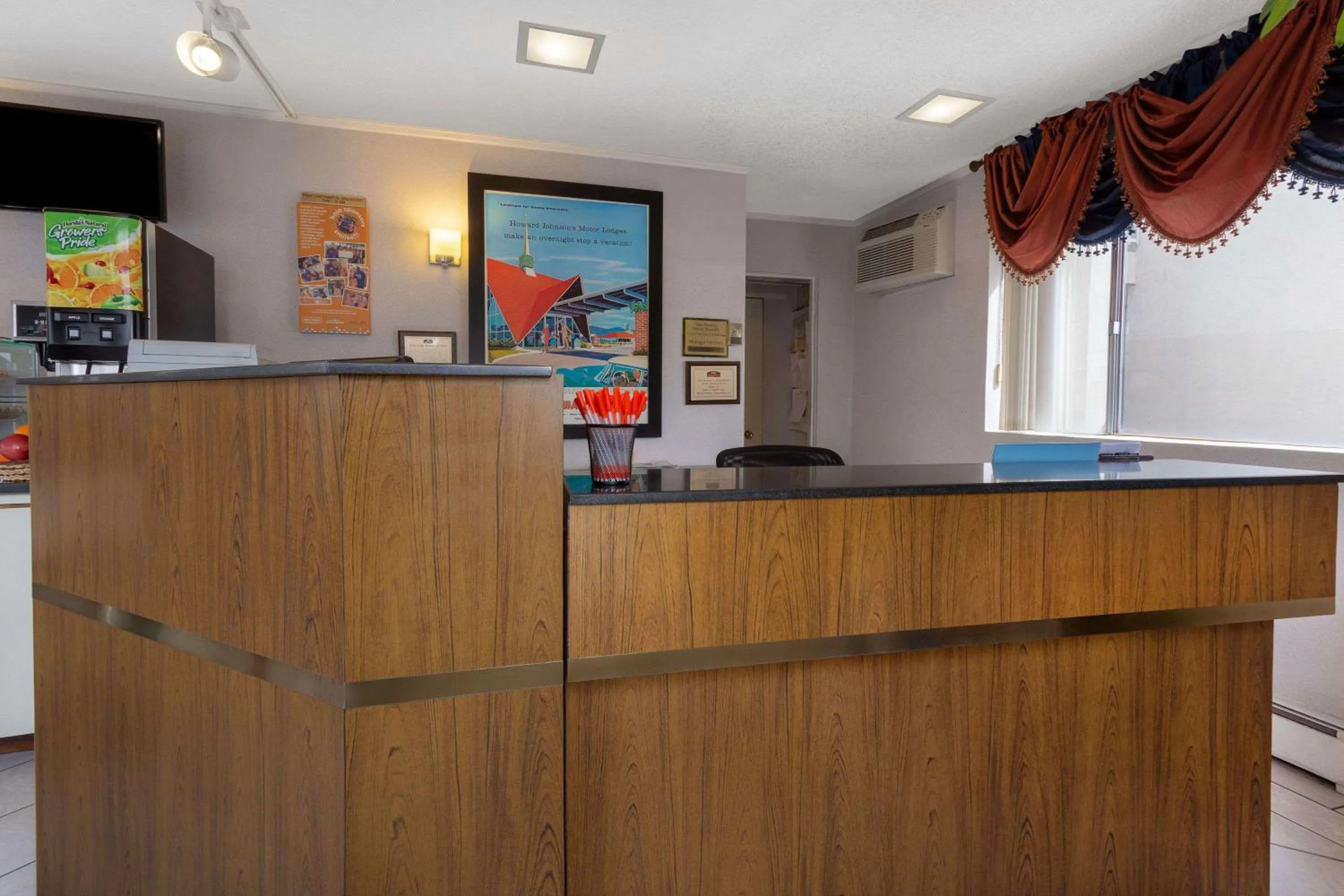 Lobby or reception in Howard Johnson by Wyndham Colorado Springs