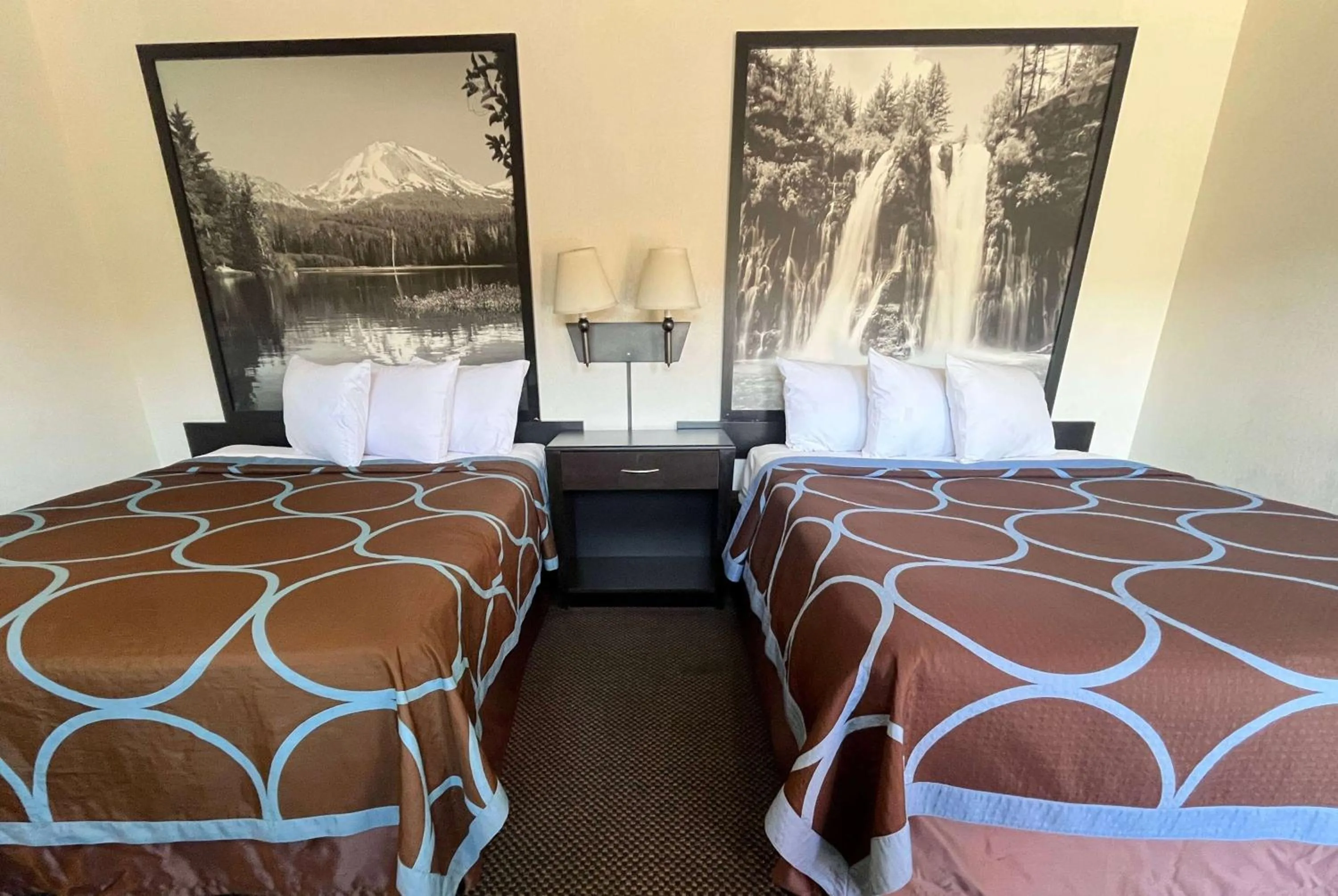 Photo of the whole room, Bed in Super 8 by Wyndham Red Bluff