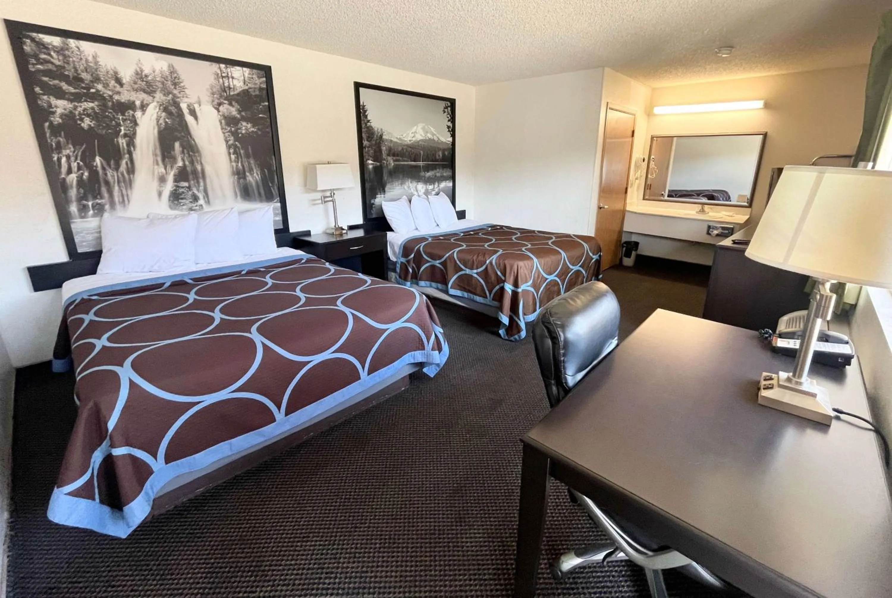 Photo of the whole room, Bed in Super 8 by Wyndham Red Bluff