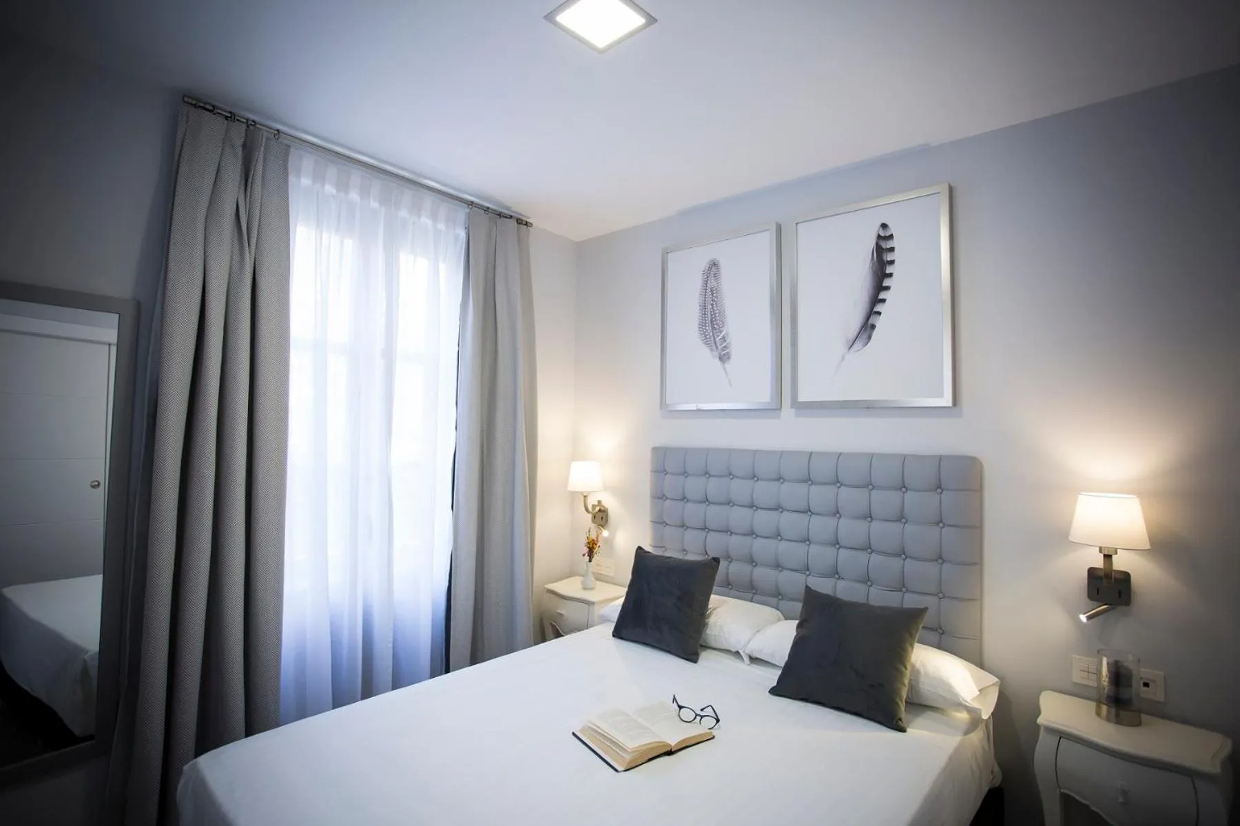 Photo of the whole room, Bed in La Casa de la Trinidad Suites