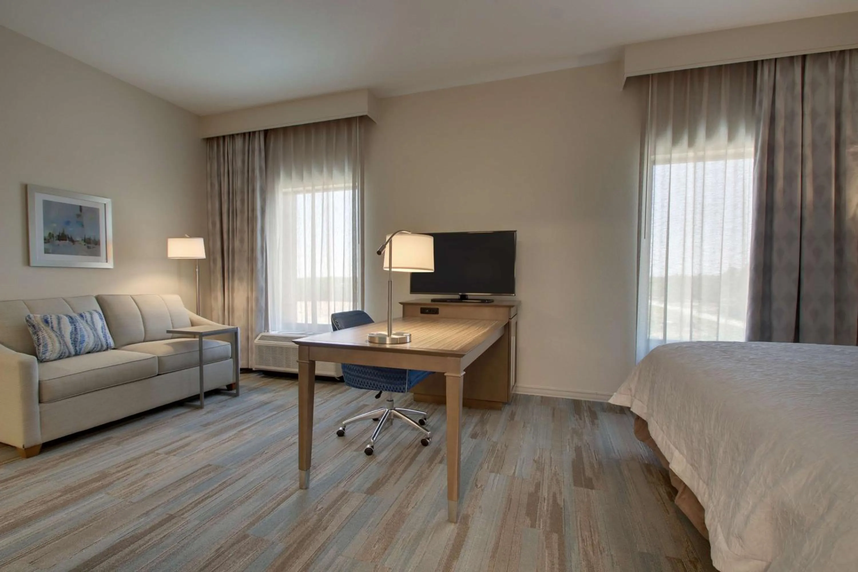 Bedroom, Bed in Hampton Inn Sneads Ferry Topsail Beach