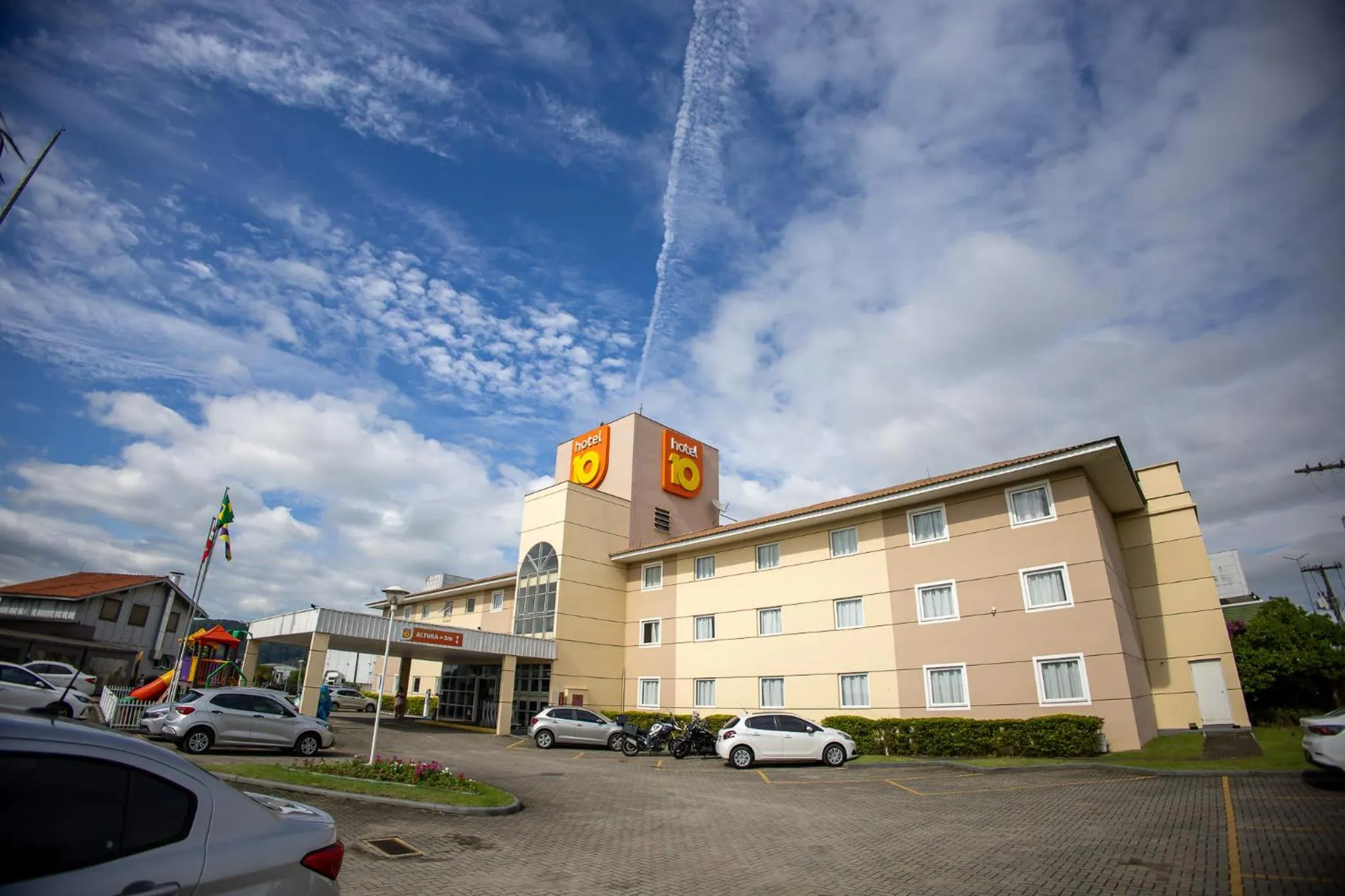 Property building in Hotel 10 Itajai/Navegantes