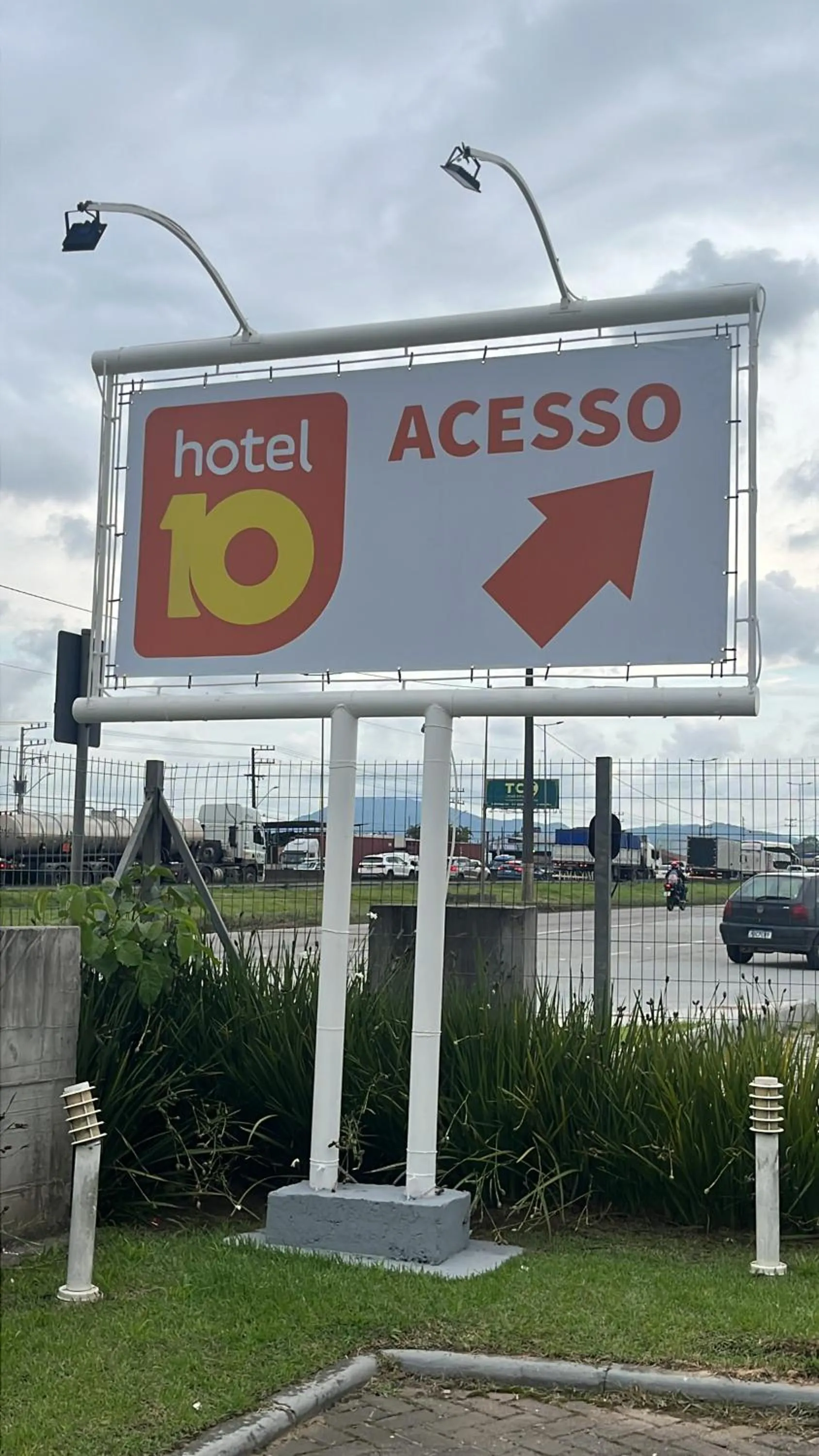 Property logo or sign in Hotel 10 Itajai/Navegantes