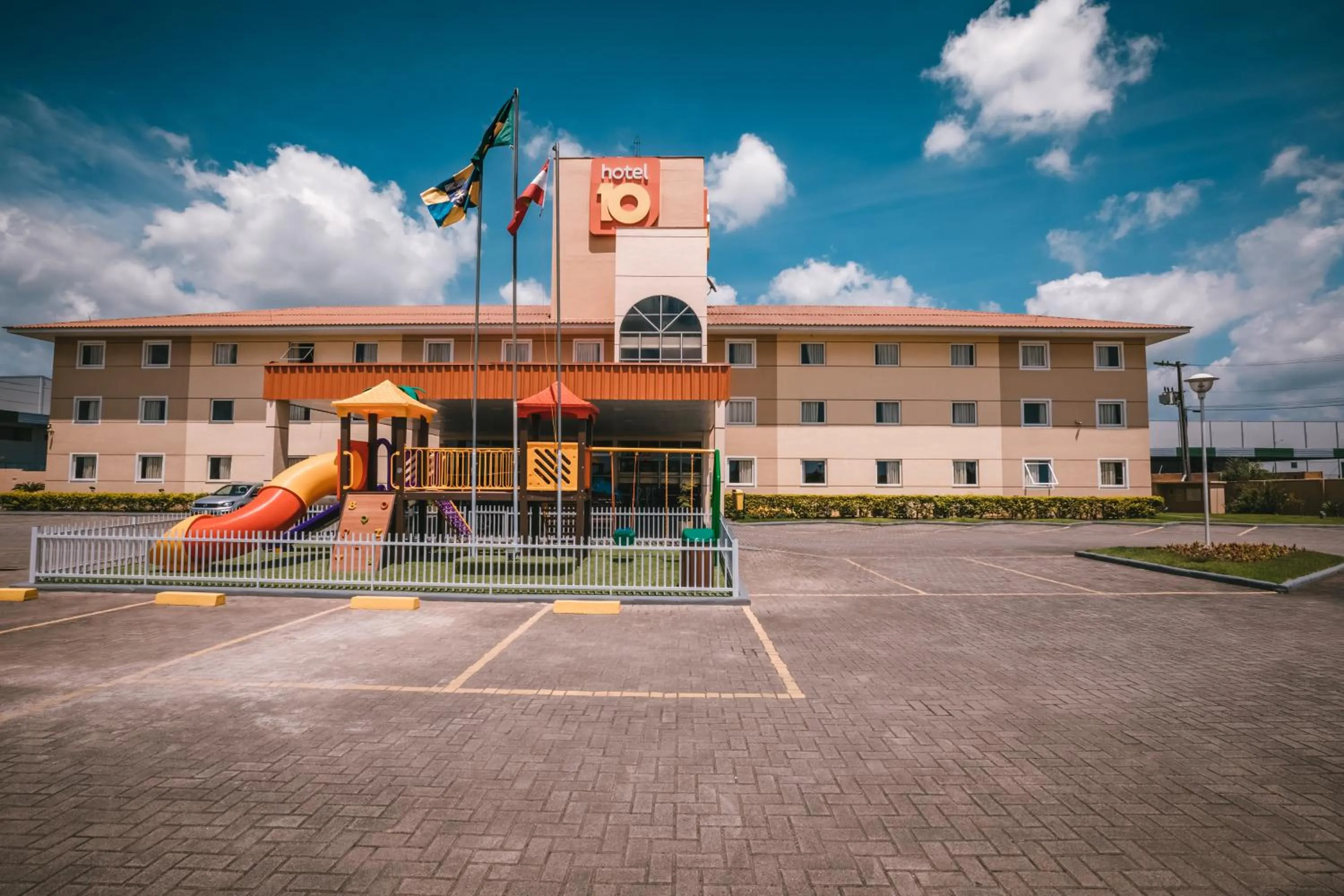 Property building in Hotel 10 Itajai/Navegantes