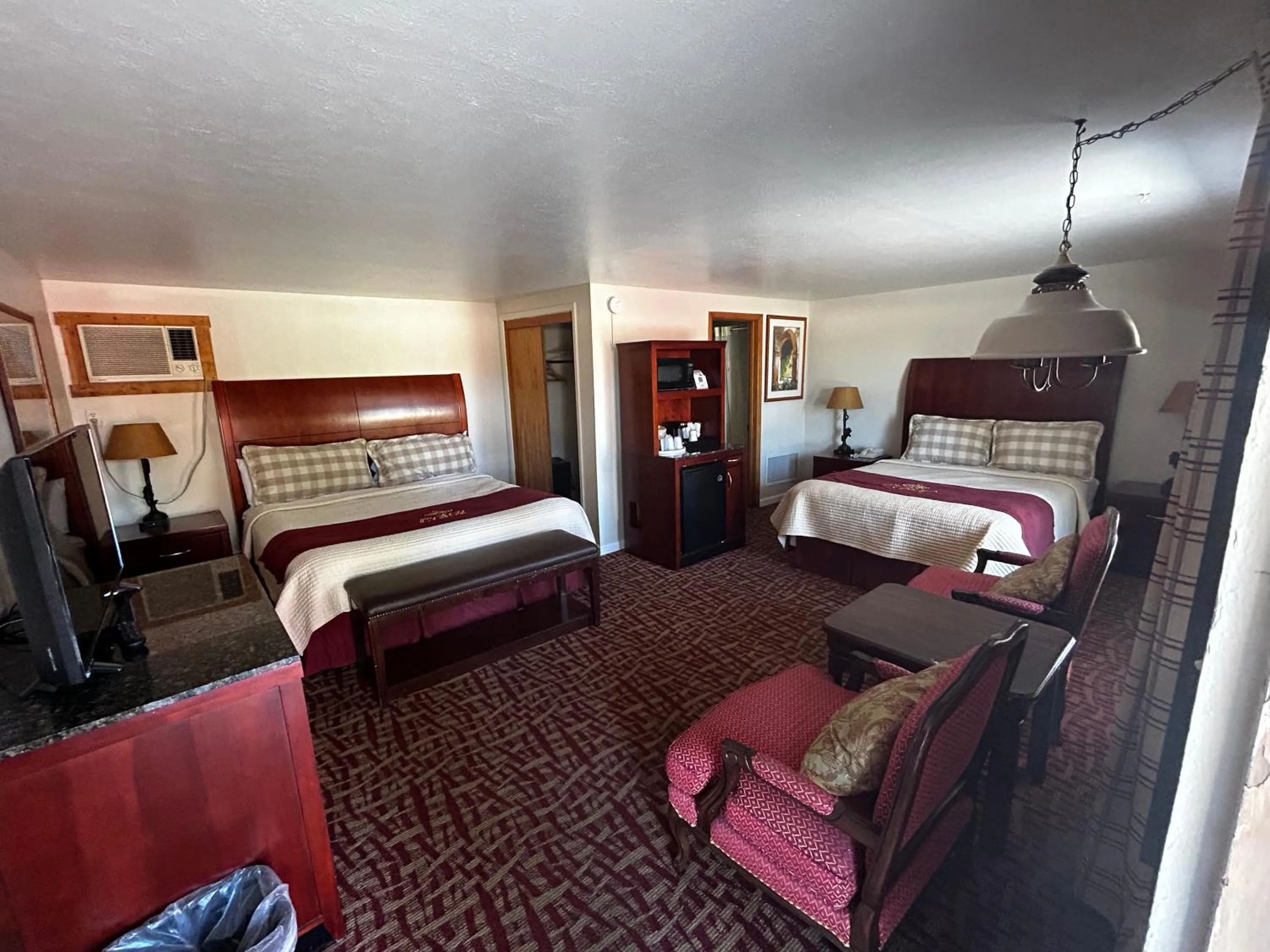 Bed in Rainbow Lodge and Inn