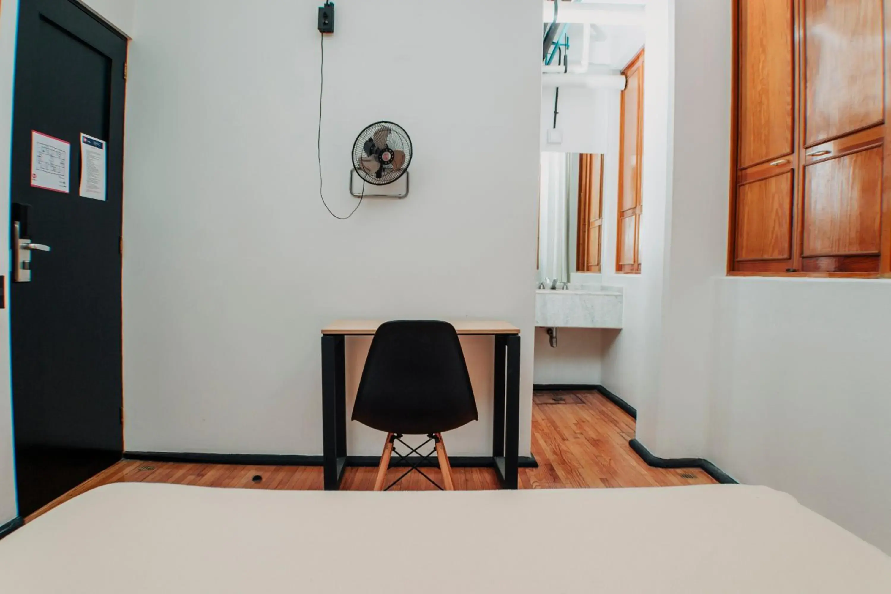 Queen Room with Private Bathroom in Hostel Mundo Joven Catedral Queen Room with Private Bathroom in Hostel Mundo Joven Catedral