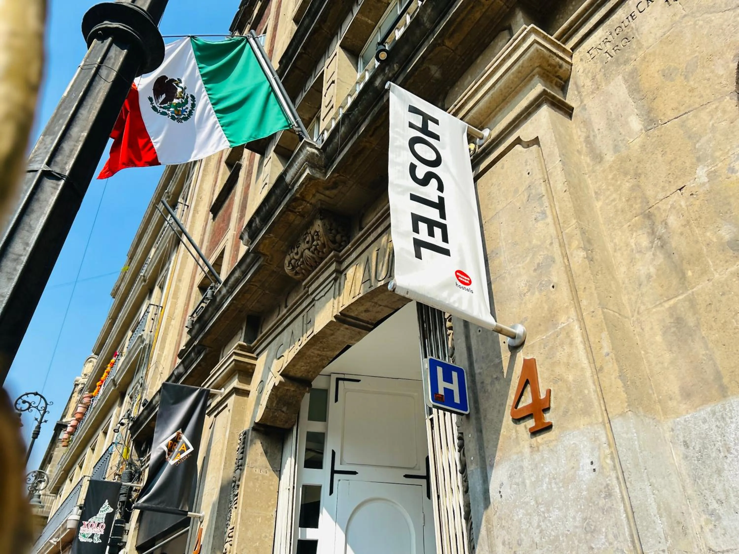 Property building in Hostel Mundo Joven Catedral