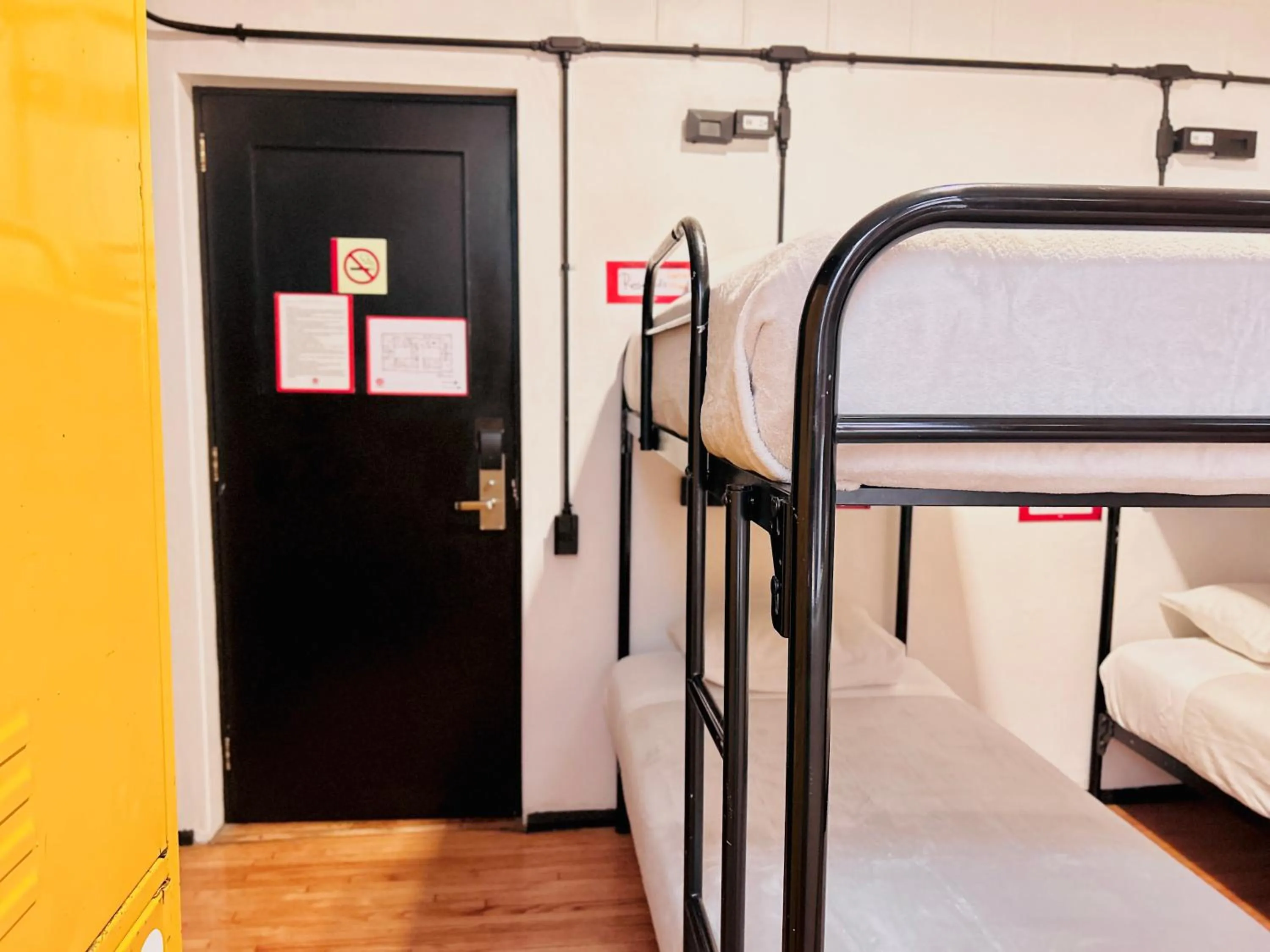 Photo of the whole room, Bed in Hostel Mundo Joven Catedral