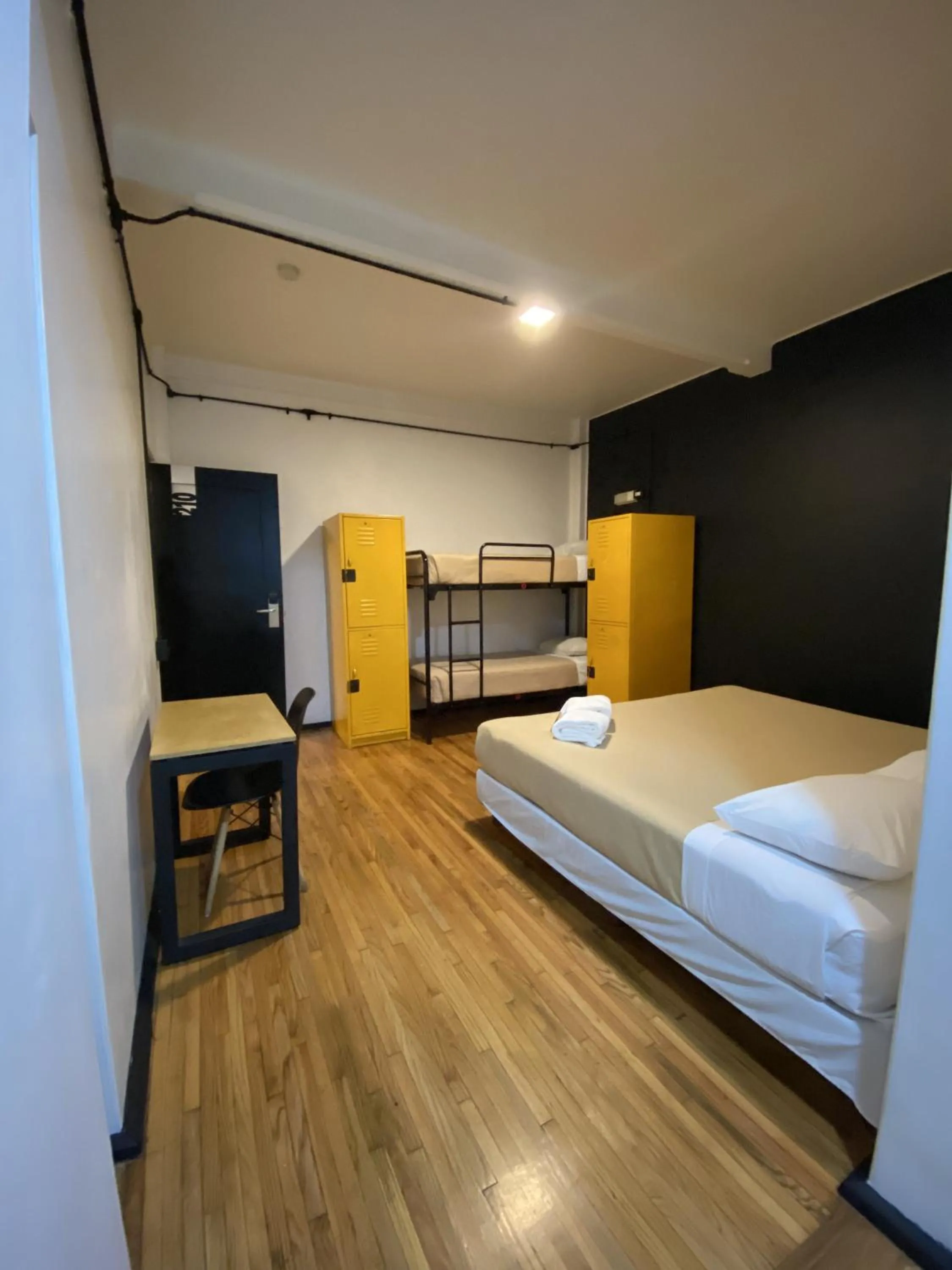 Photo of the whole room, Bed in Hostel Mundo Joven Catedral