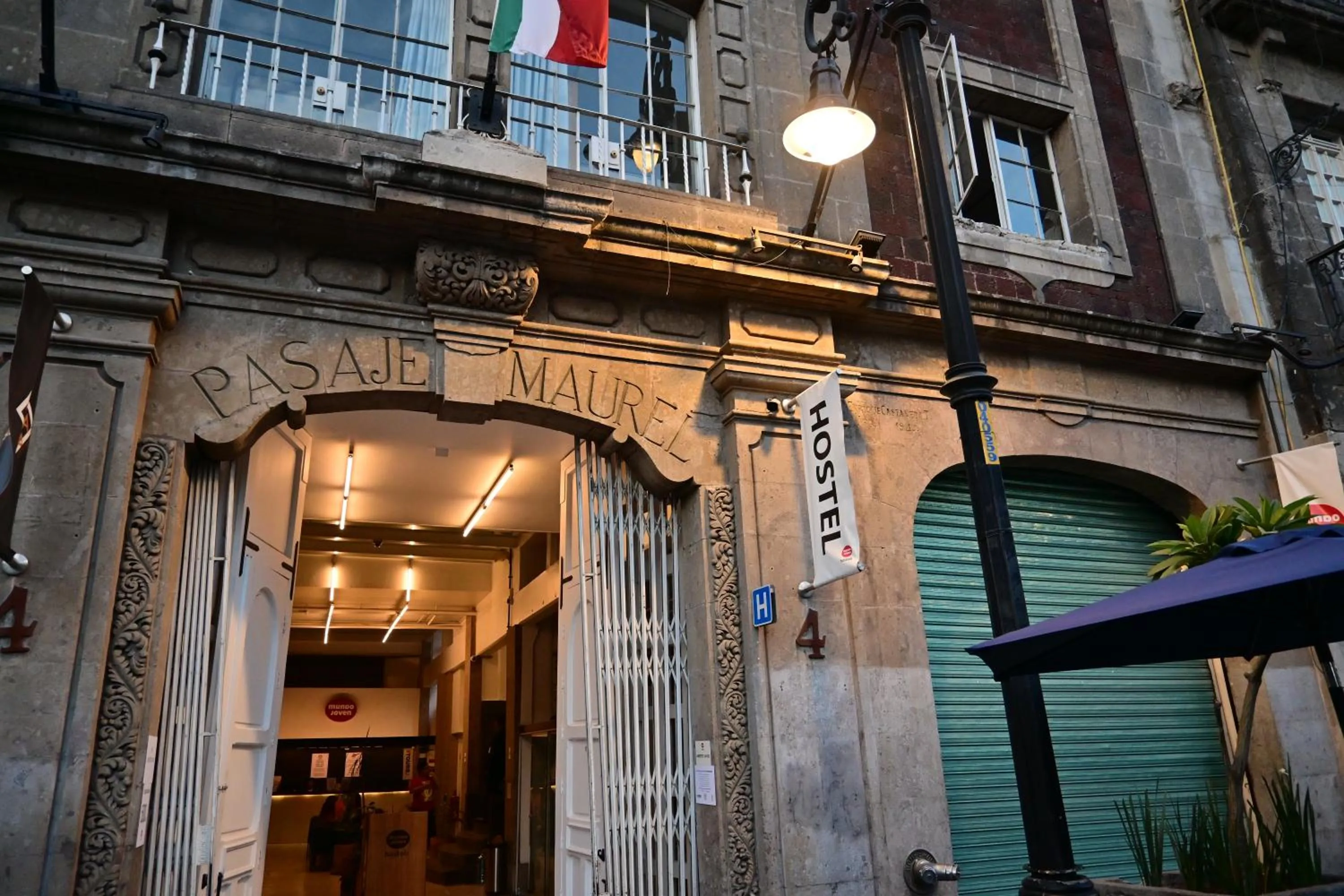 Property building in Hostel Mundo Joven Catedral