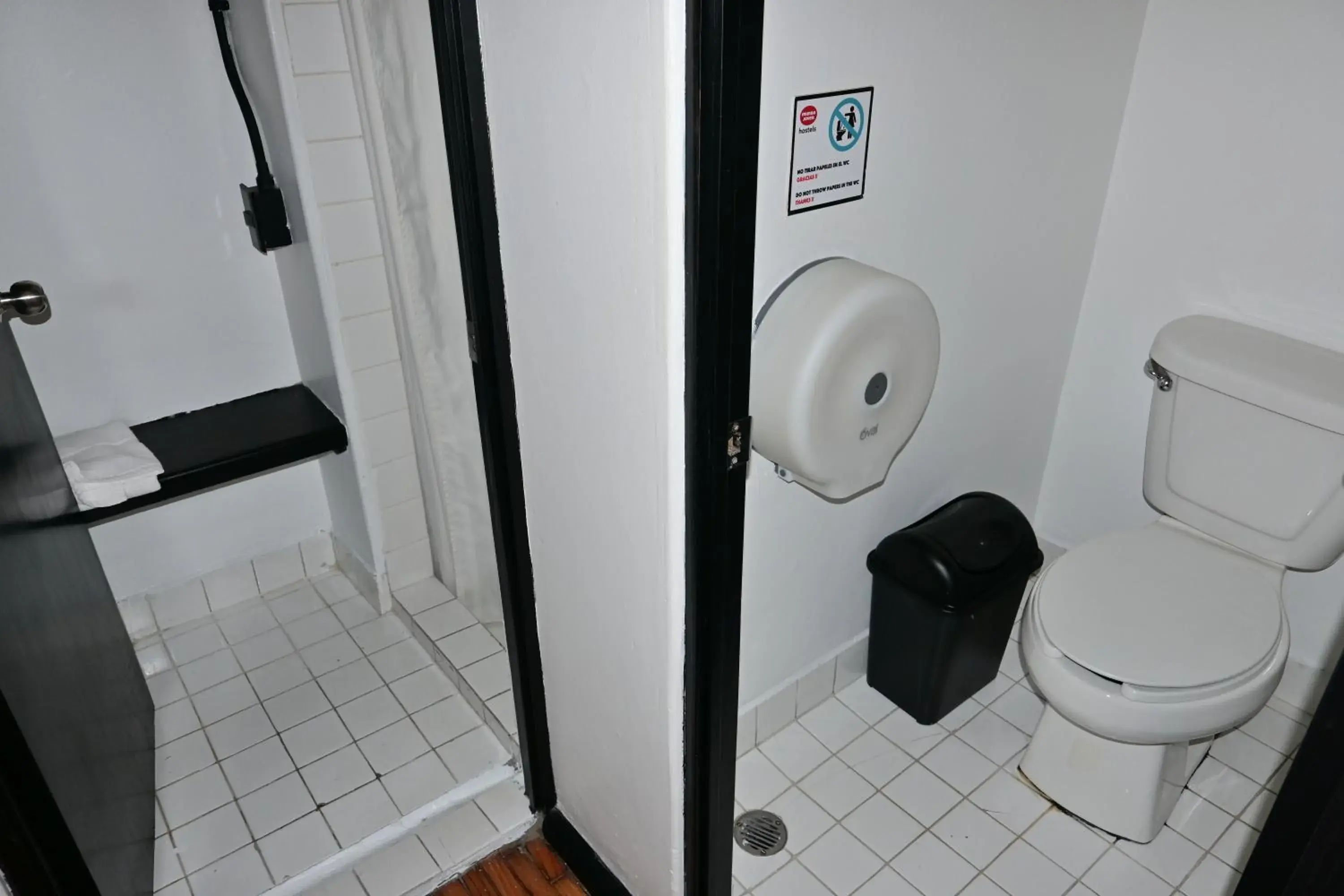 Superior Quadruple Room in Hostel Mundo Joven Catedral Superior Quadruple Room in Hostel Mundo Joven Catedral