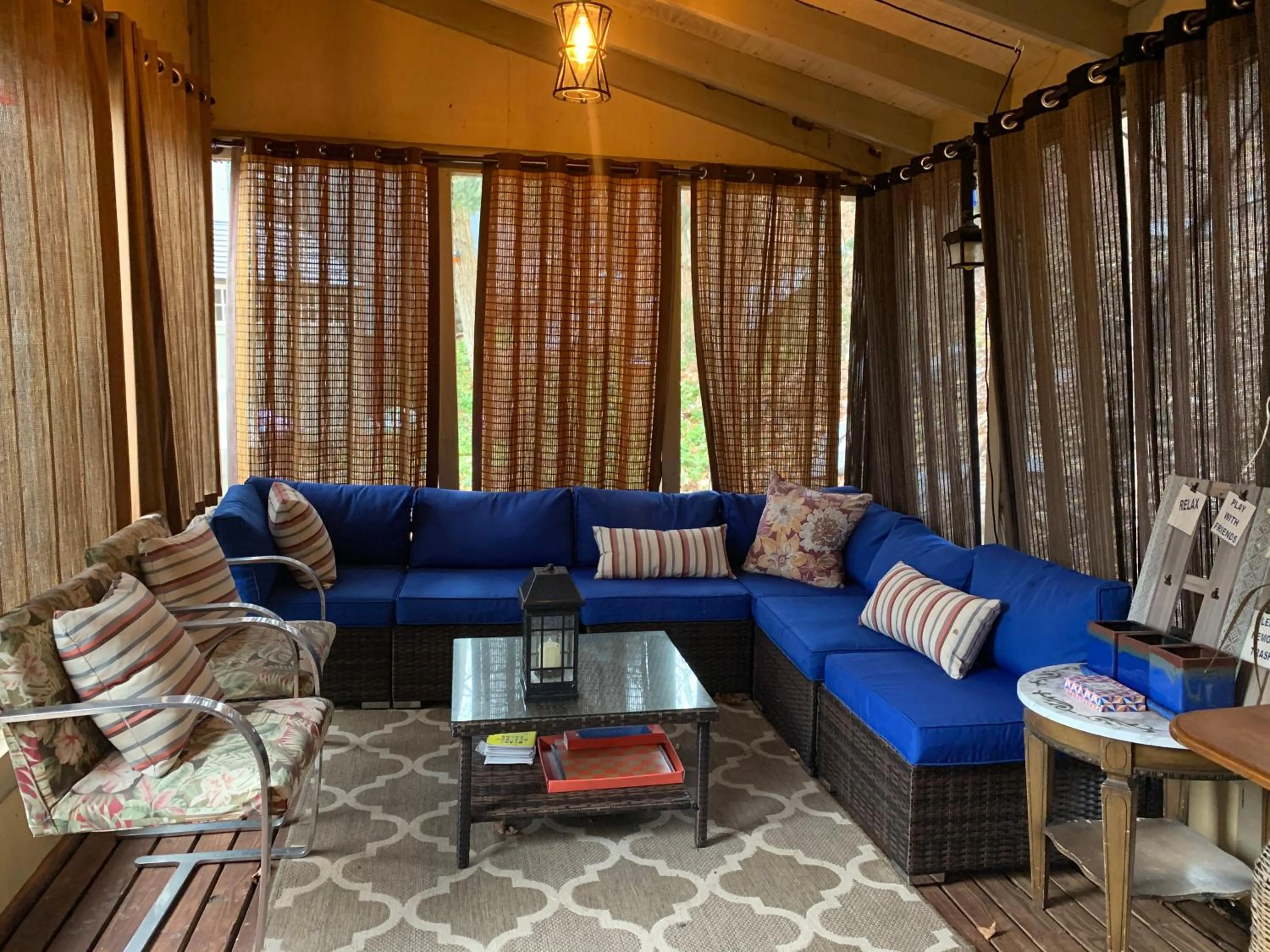 Starlite Motel & Suites