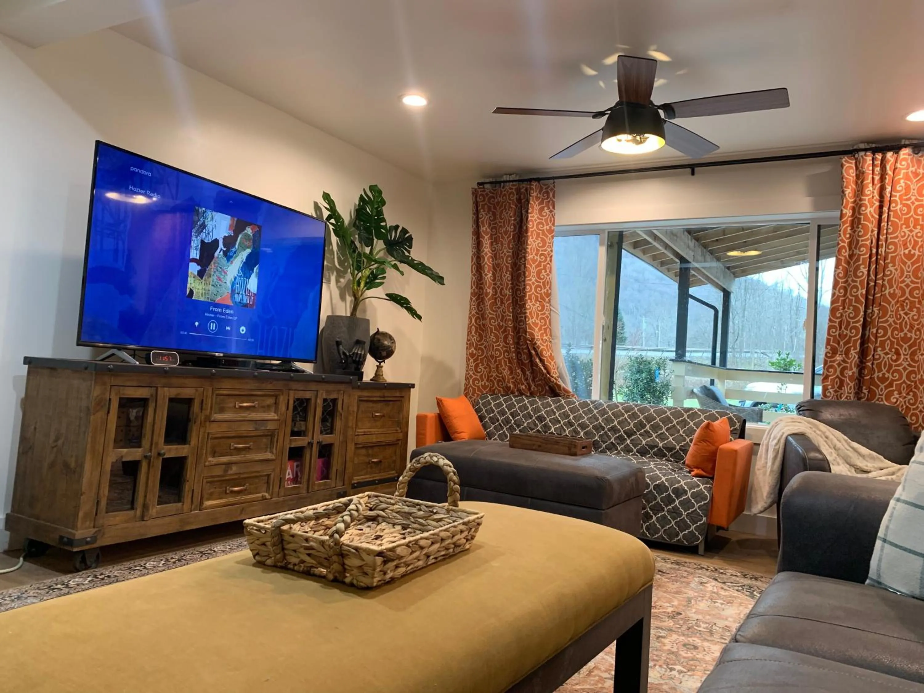 Starlite Motel & Suites