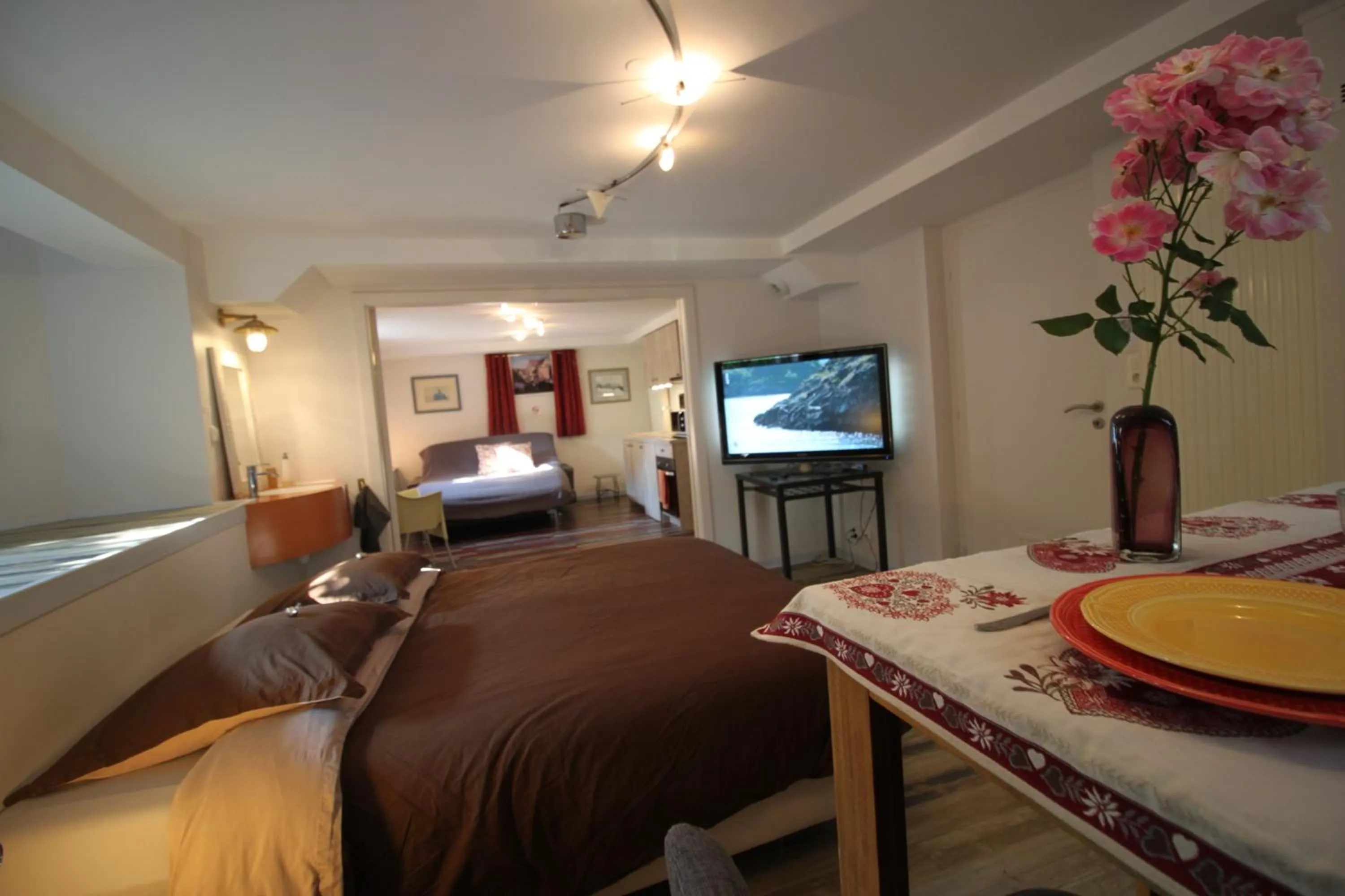 Dining area, Bed in Confort et calme à Colmar