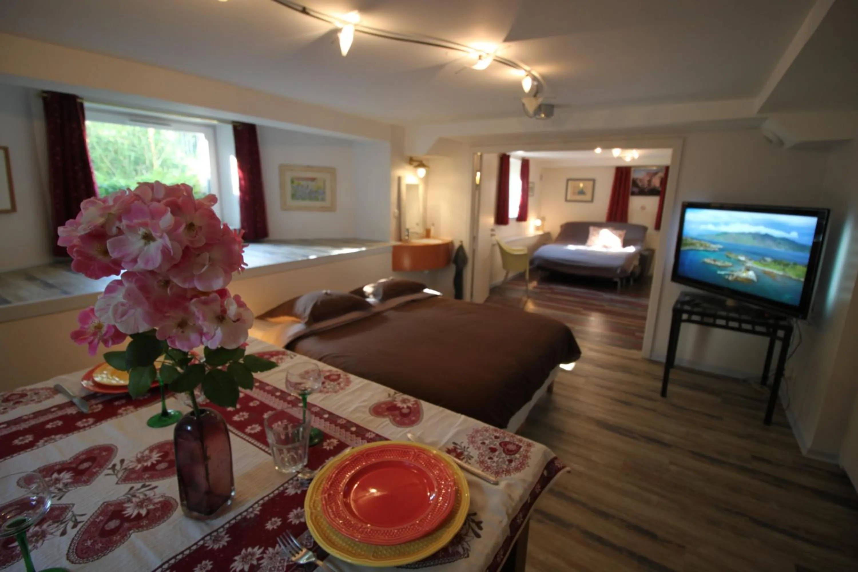 Dining area, Bed in Confort et calme à Colmar