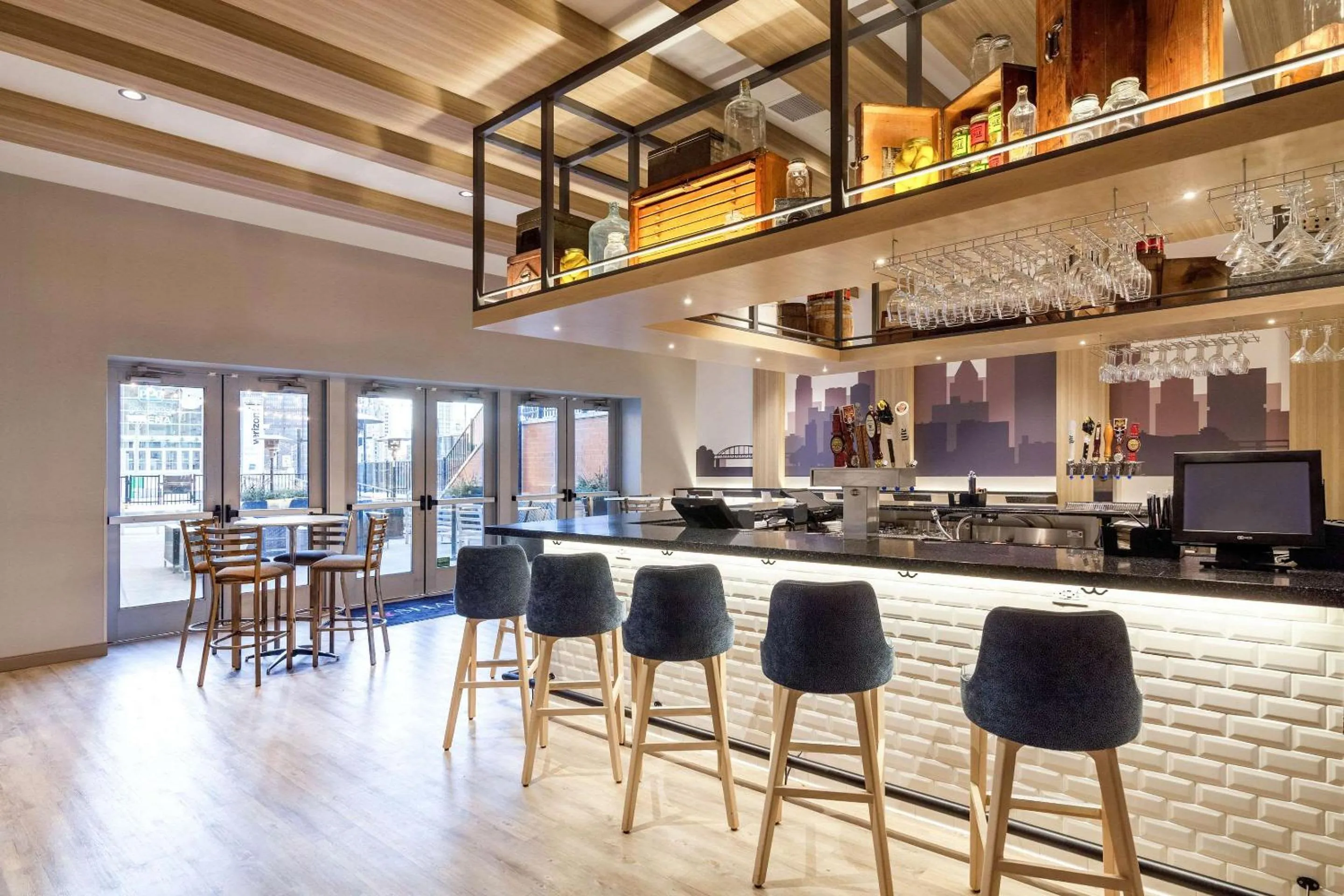 Restaurant/places to eat in Cambria Hotel Pittsburgh - Downtown