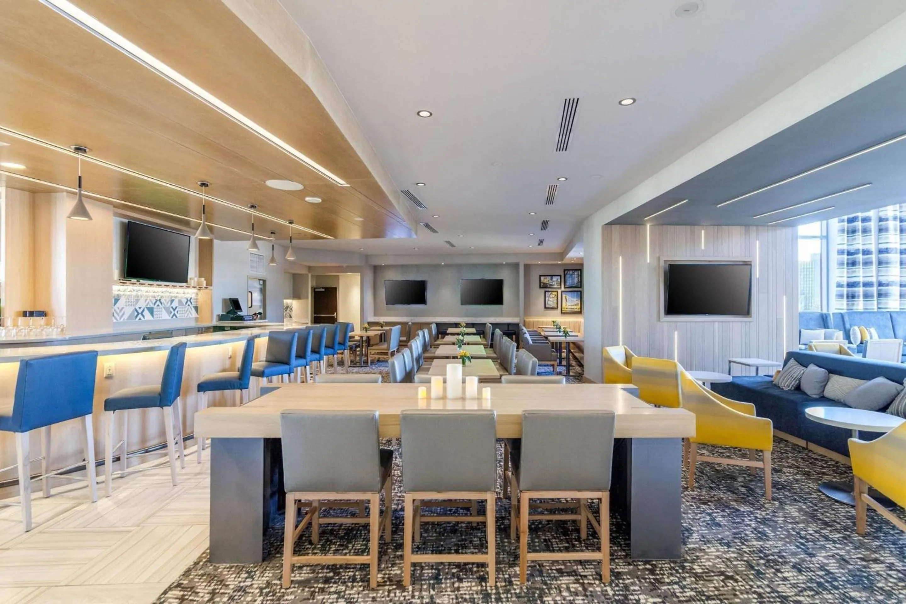 Restaurant/places to eat in Cambria Hotel Pittsburgh - Downtown