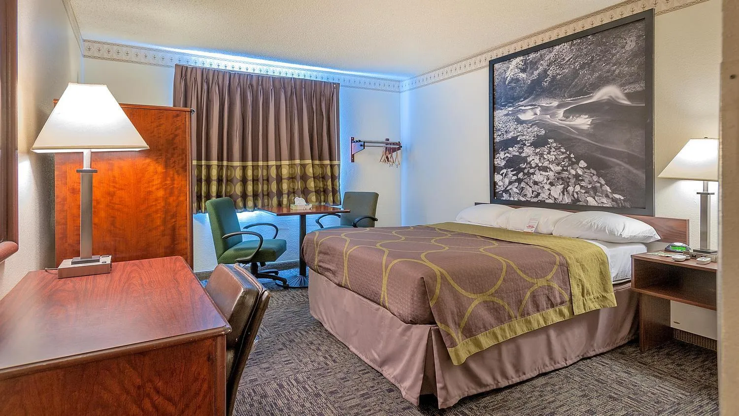 Super 8 by Wyndham Colorado Springs/Chestnut Street