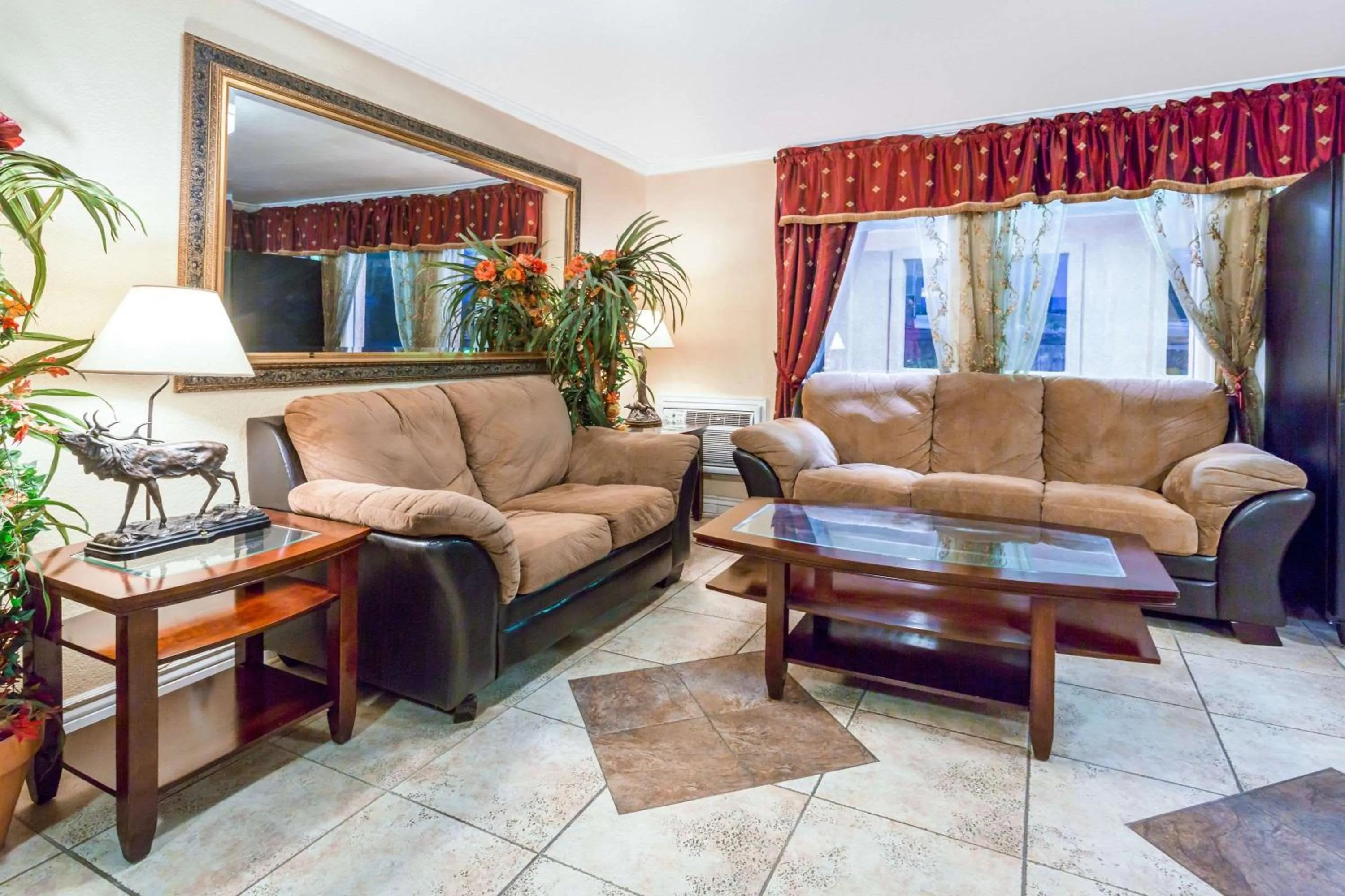 Lobby or reception in Super 8 by Wyndham Colorado Springs/Chestnut Street