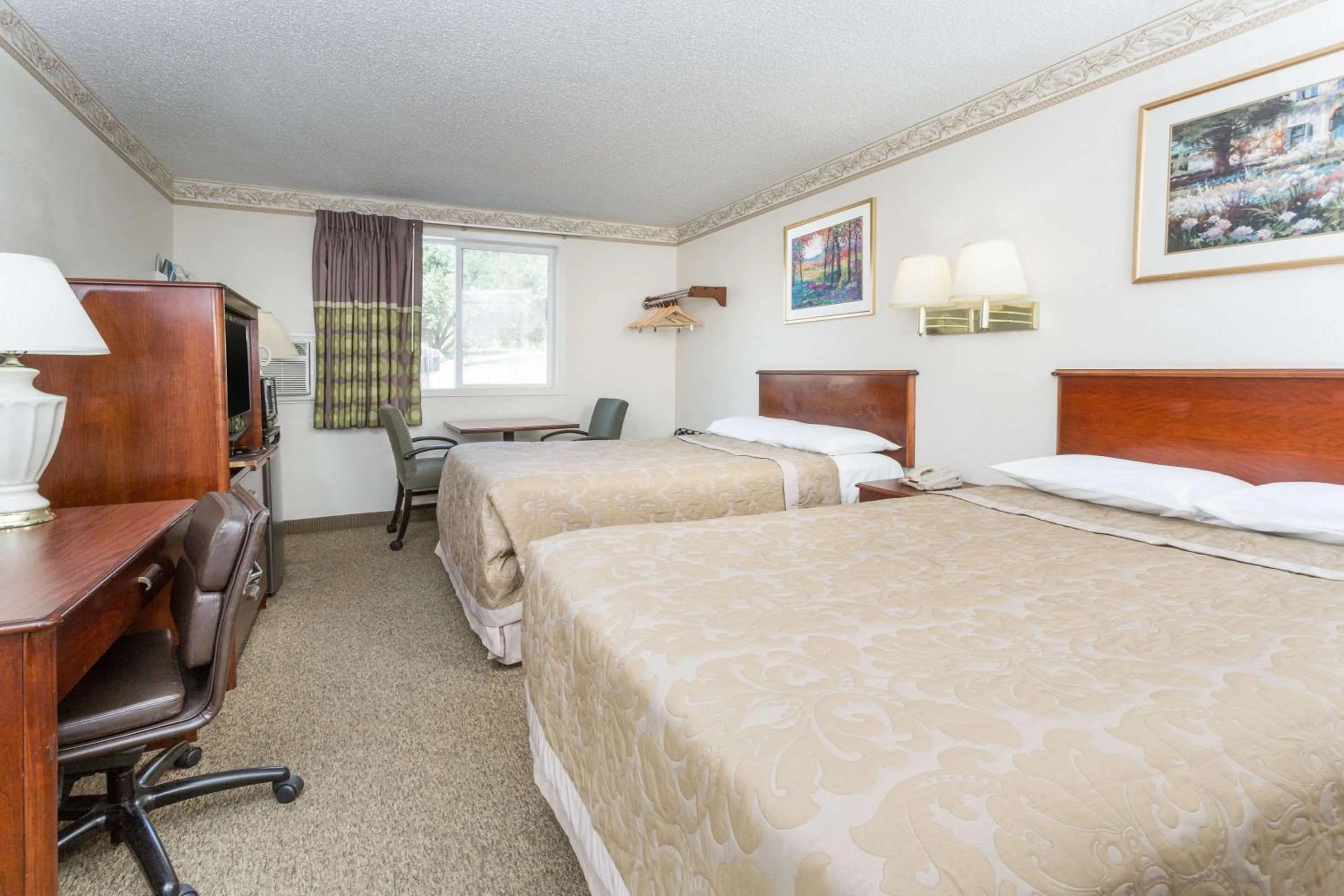 Photo of the whole room in Super 8 by Wyndham Colorado Springs/Chestnut Street