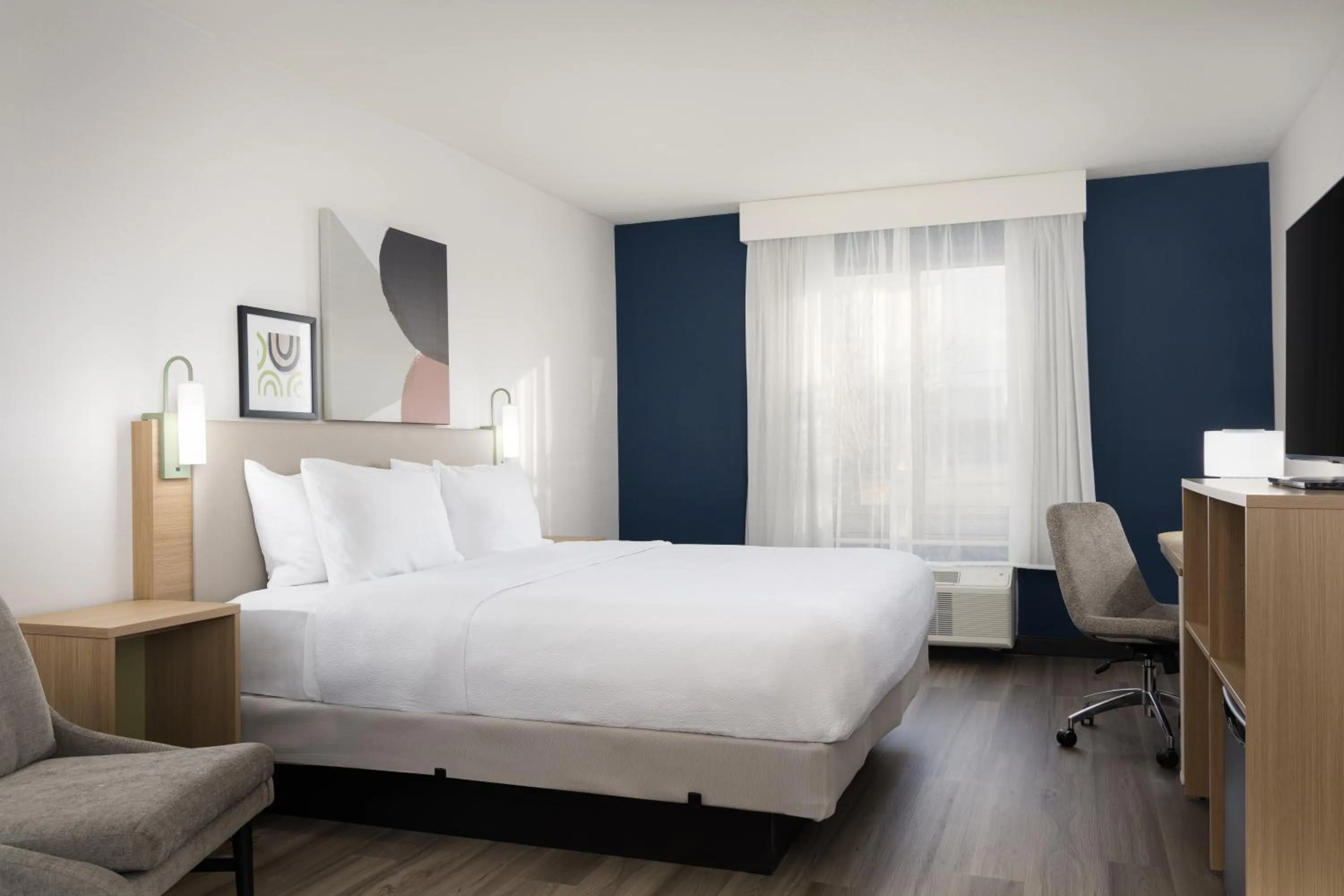 Photo of the whole room, Bed in Spark By Hilton Guelph