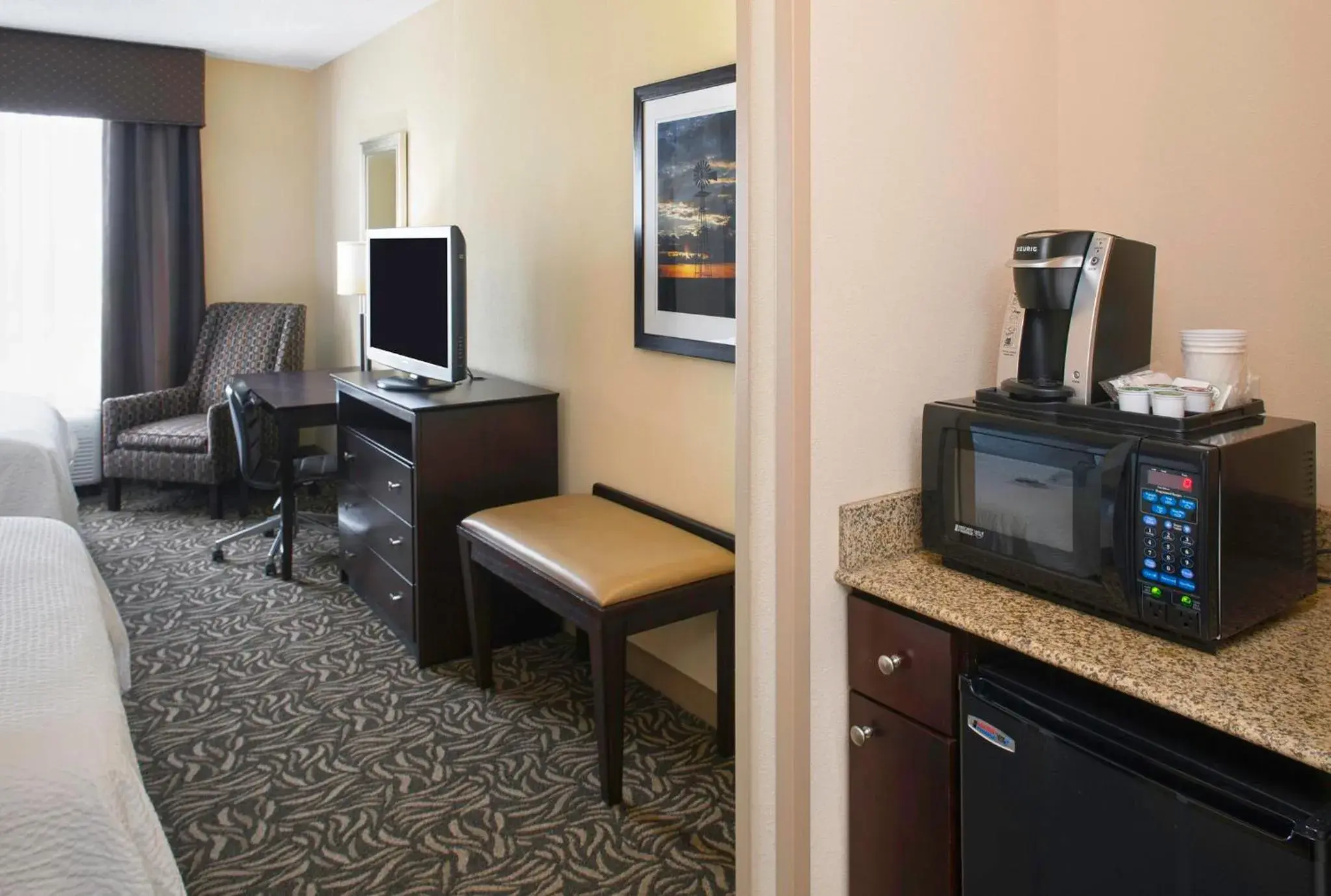 Standard Room with Two Queen Beds in Holiday Inn Ardmore by IHG Standard Room with Two Queen Beds in Holiday Inn Ardmore by IHG