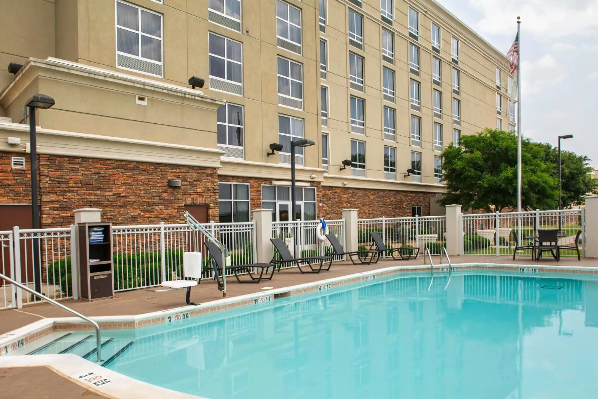 Swimming pool in Holiday Inn Ardmore by IHG