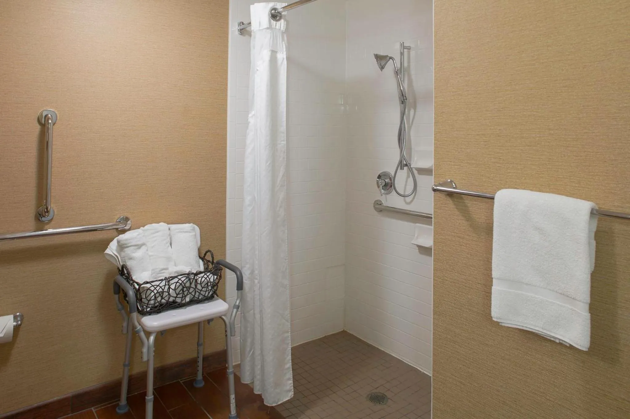 Photo of the whole room in Holiday Inn Ardmore by IHG