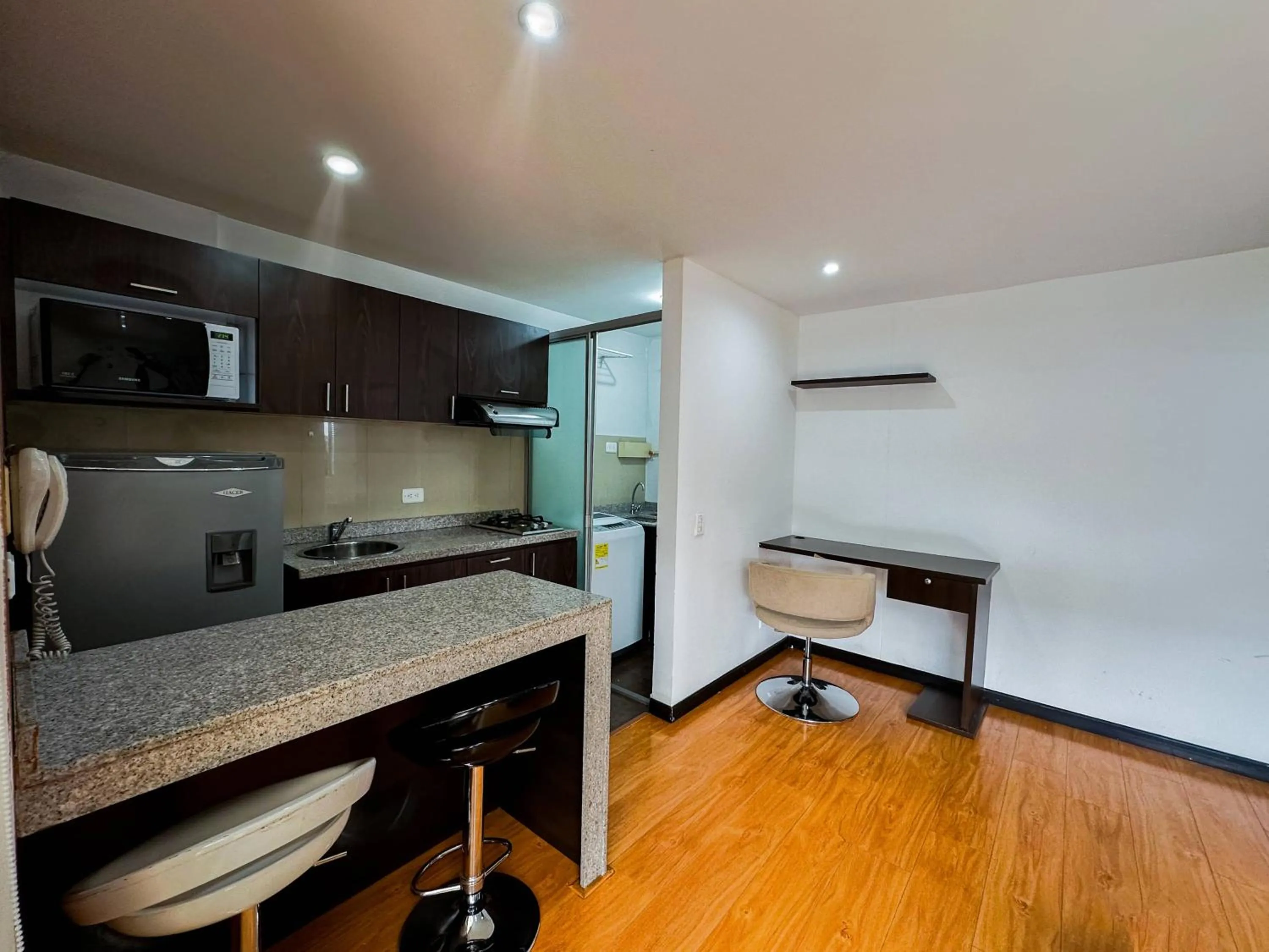 Kitchen or kitchenette in Hotel Regency Suites La Feria