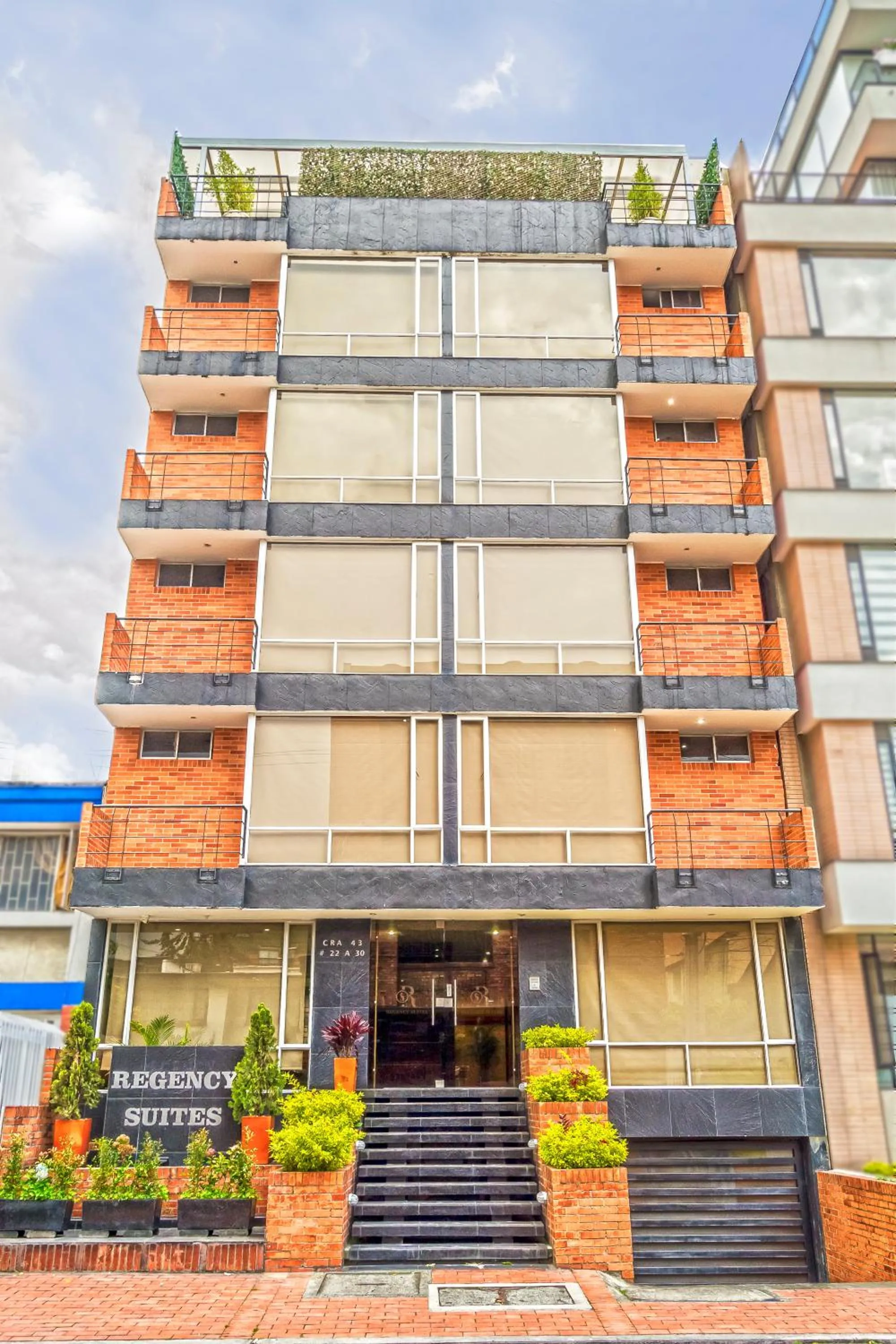 Property building in Hotel Regency Suites La Feria