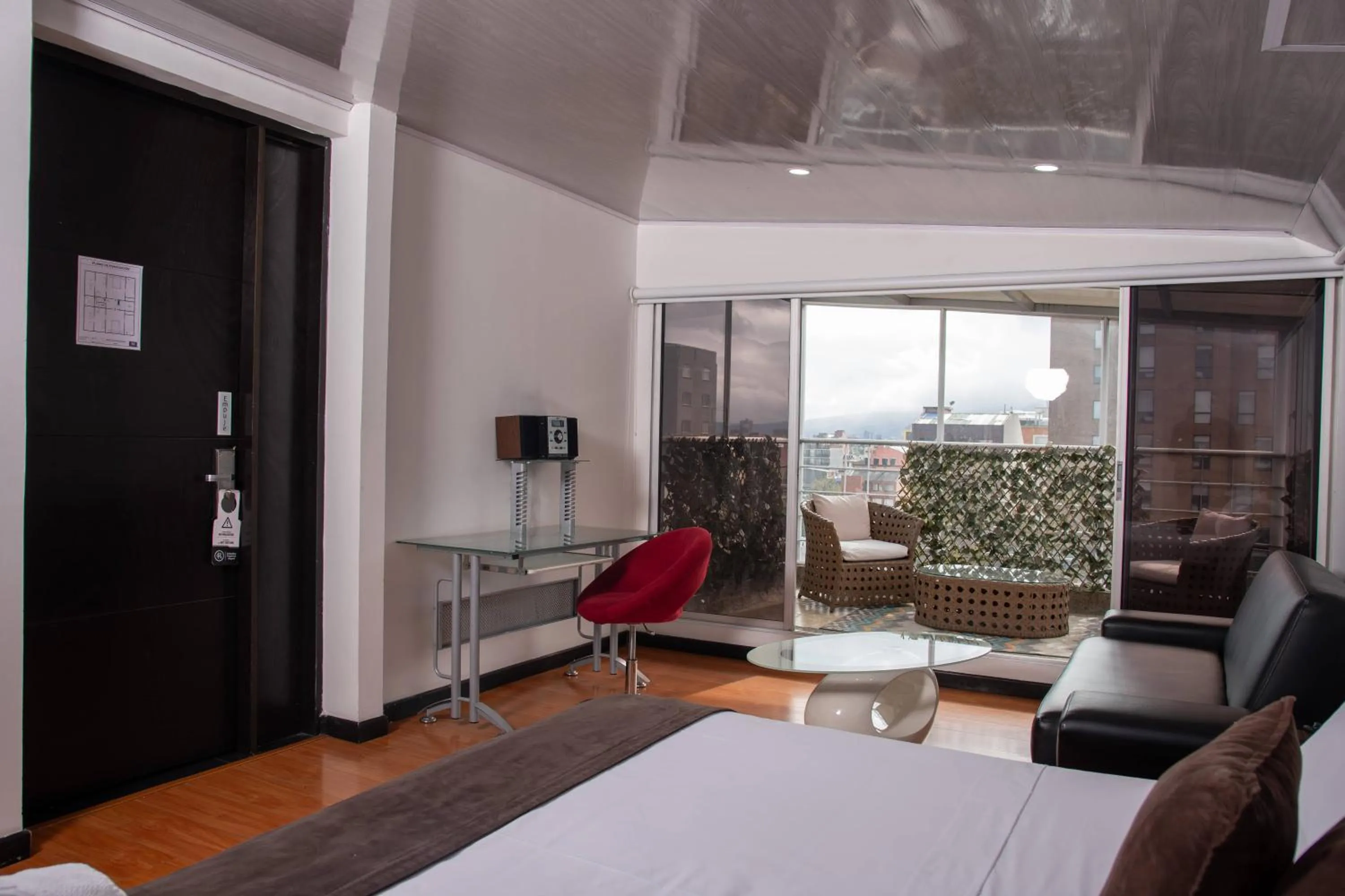 Photo of the whole room, Bed in Hotel Regency Suites La Feria