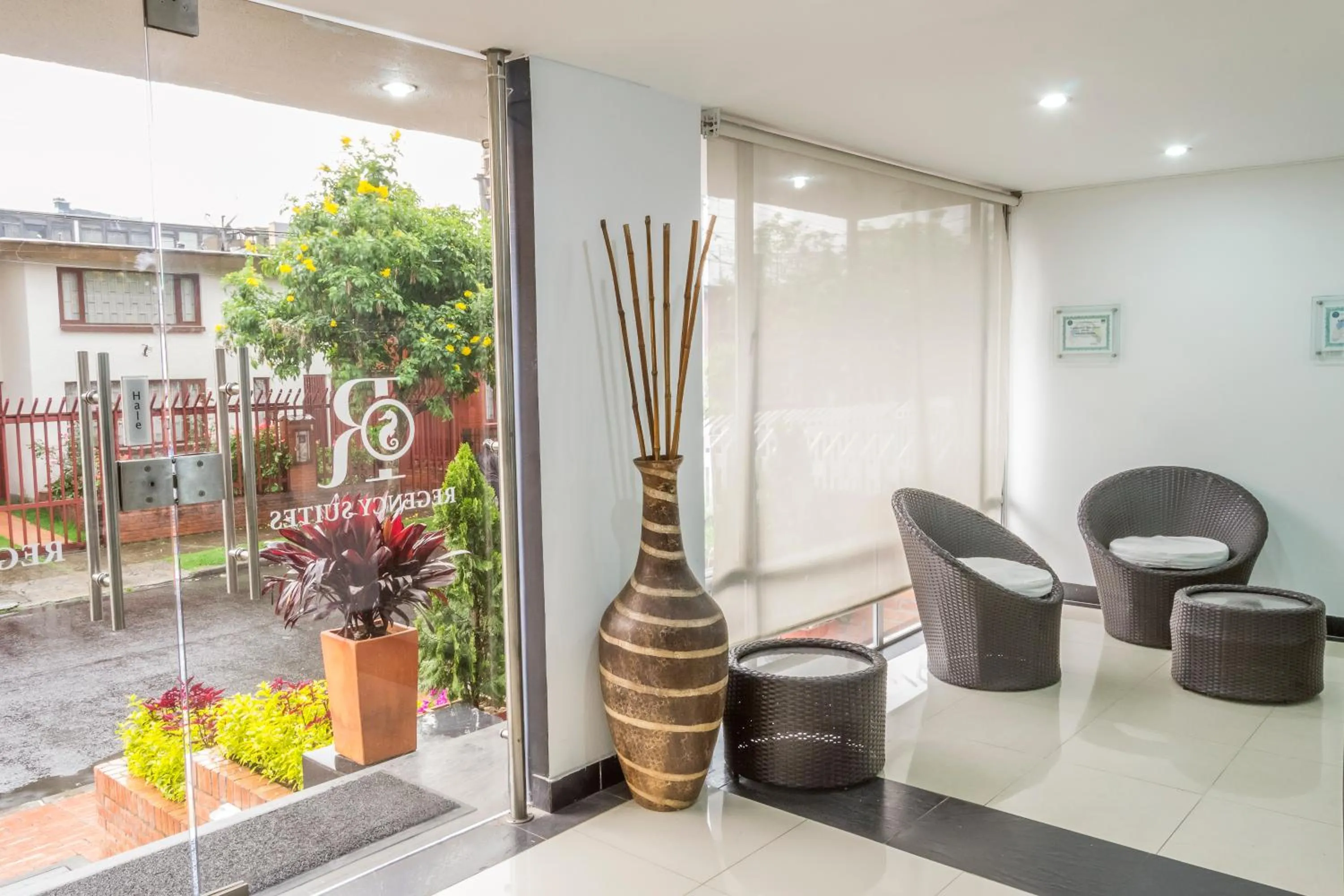 Facade/entrance in Hotel Regency Suites La Feria