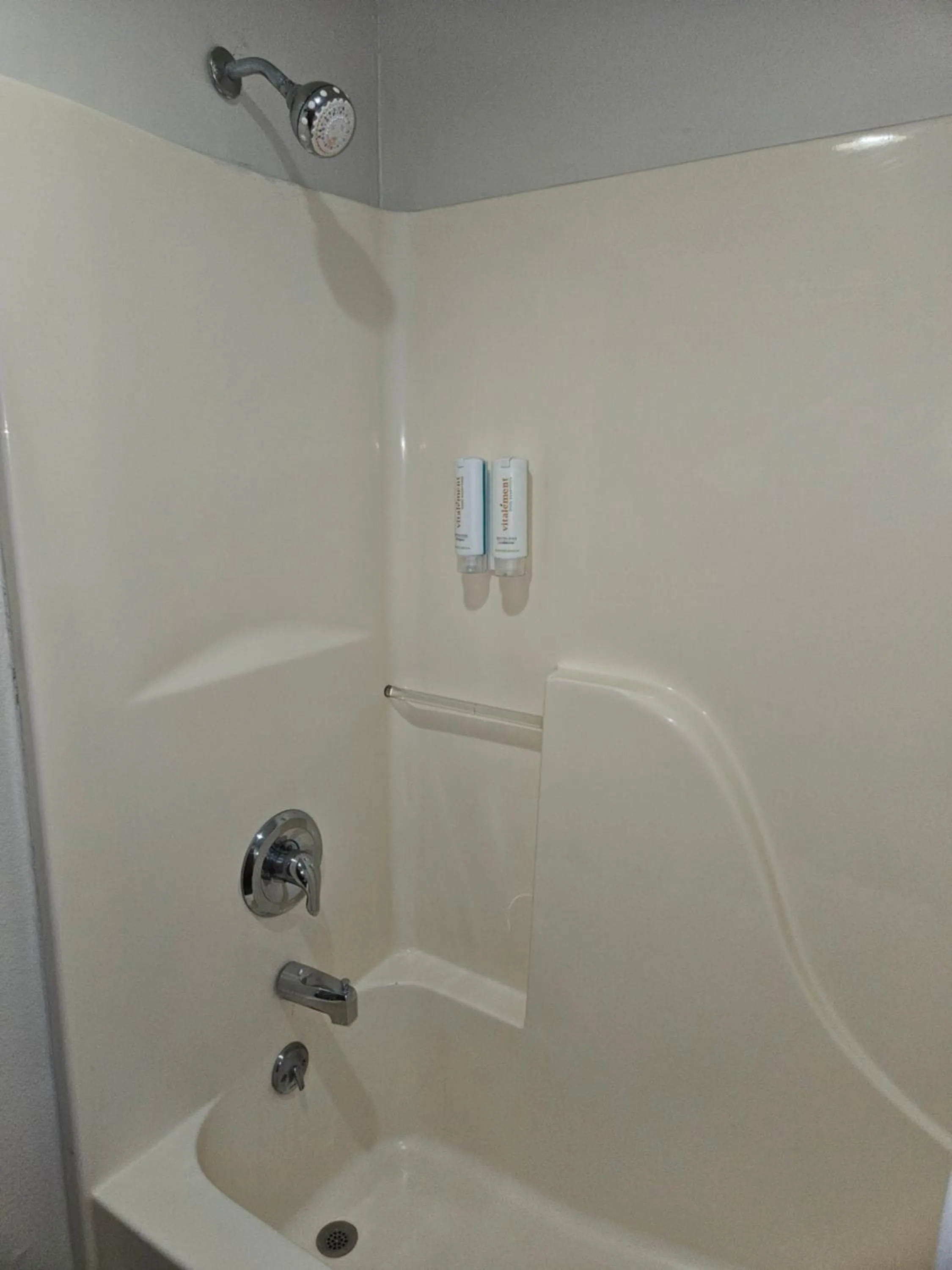 Shower in Quality Inn Beaver I-15