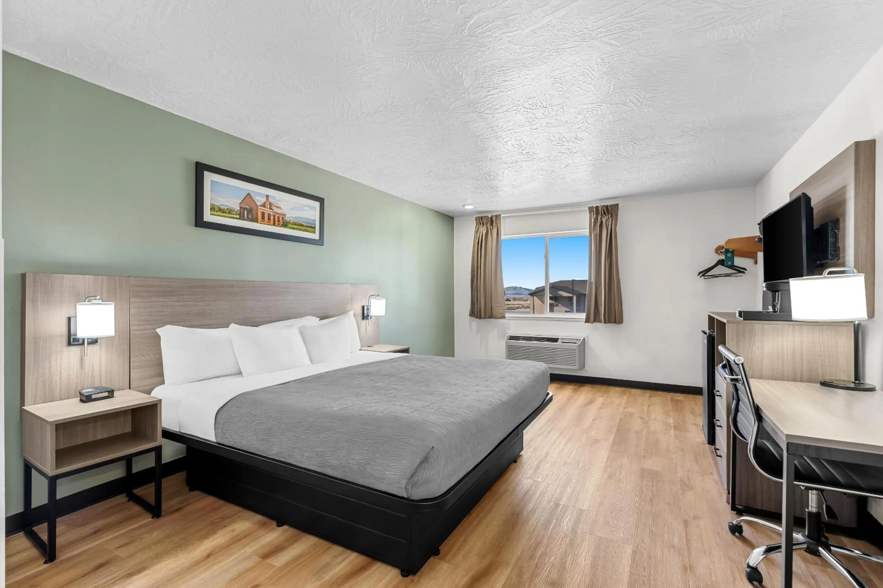 Bed in Quality Inn Beaver I-15