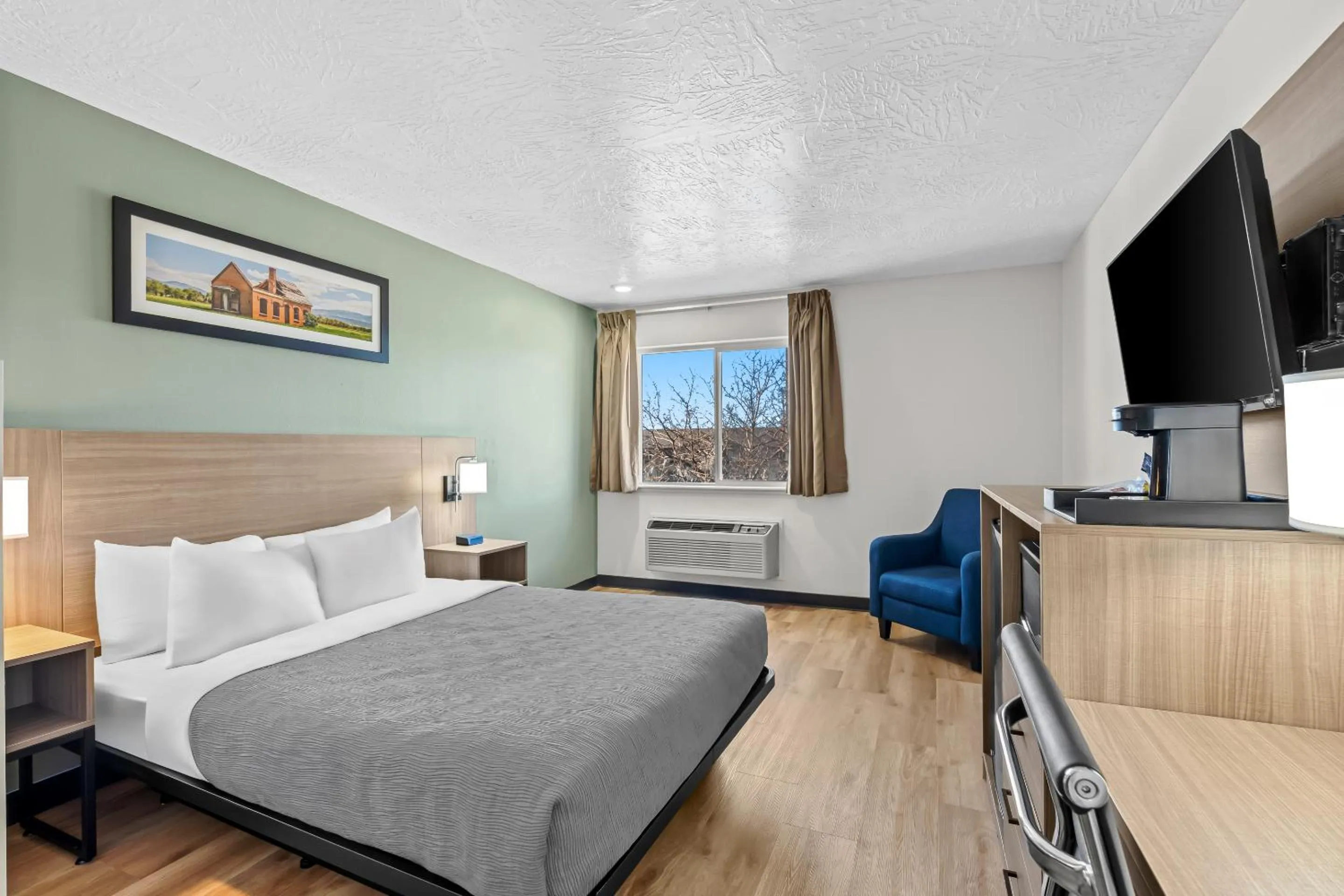 Bed in Quality Inn Beaver I-15