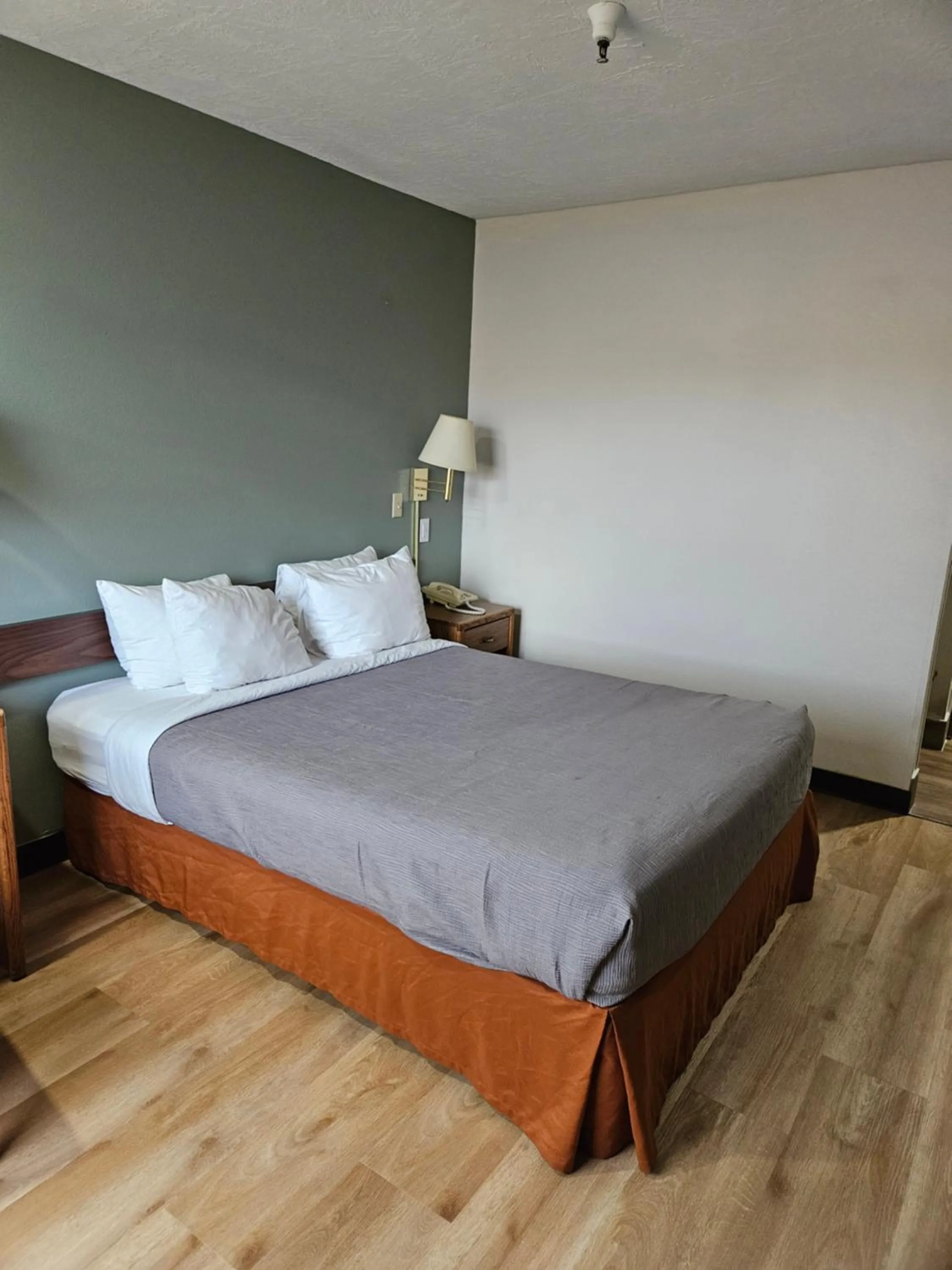 Bedroom, Bed in Quality Inn Beaver I-15