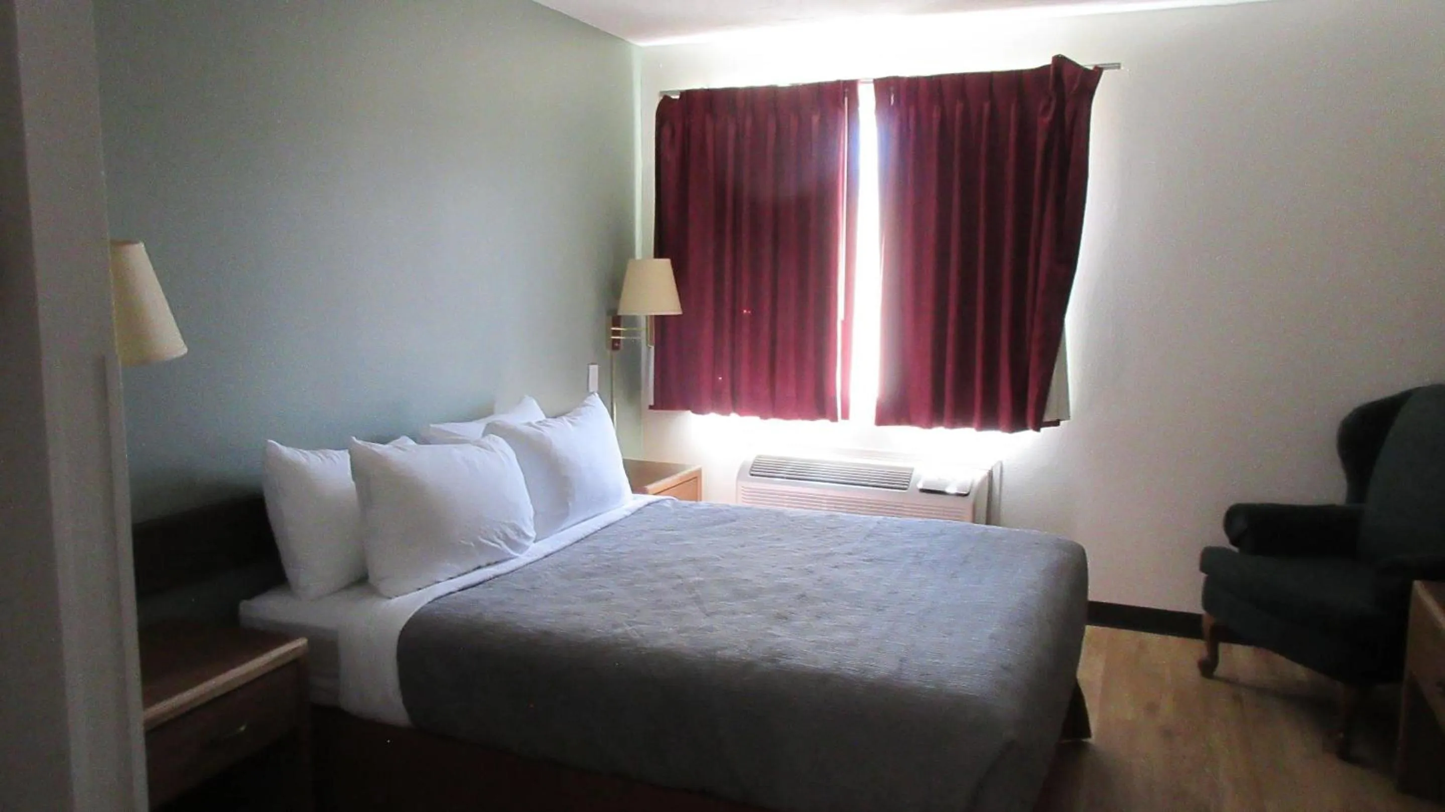 Bedroom, Bed in Quality Inn Beaver I-15