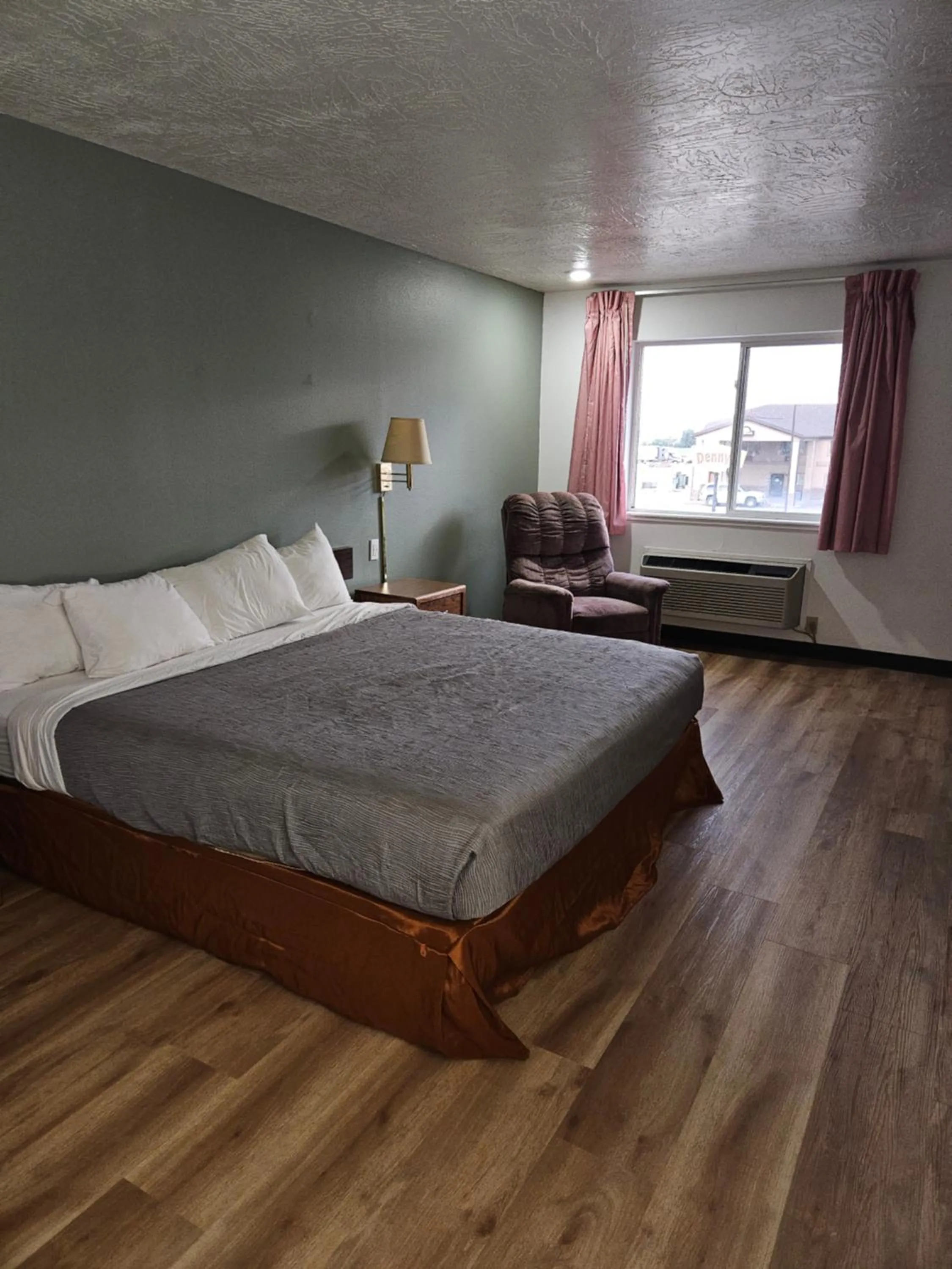 Bedroom, Bed in Quality Inn Beaver I-15