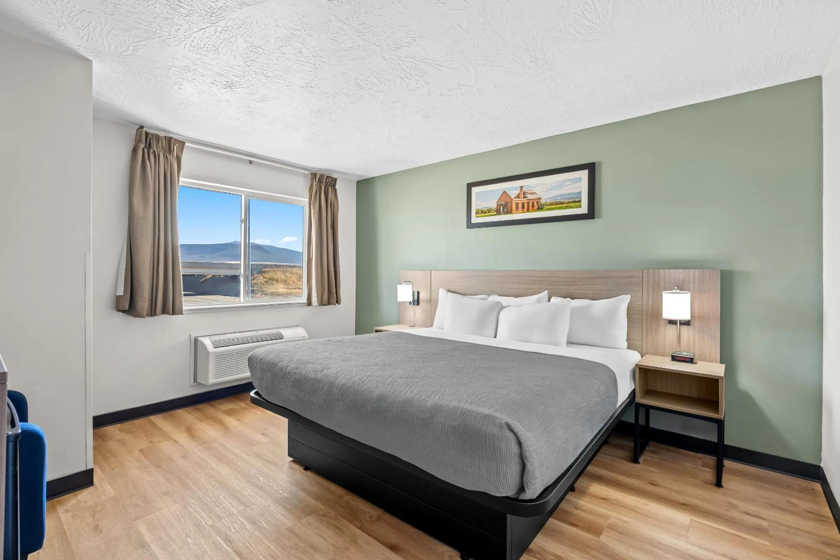 Bed in Quality Inn Beaver I-15