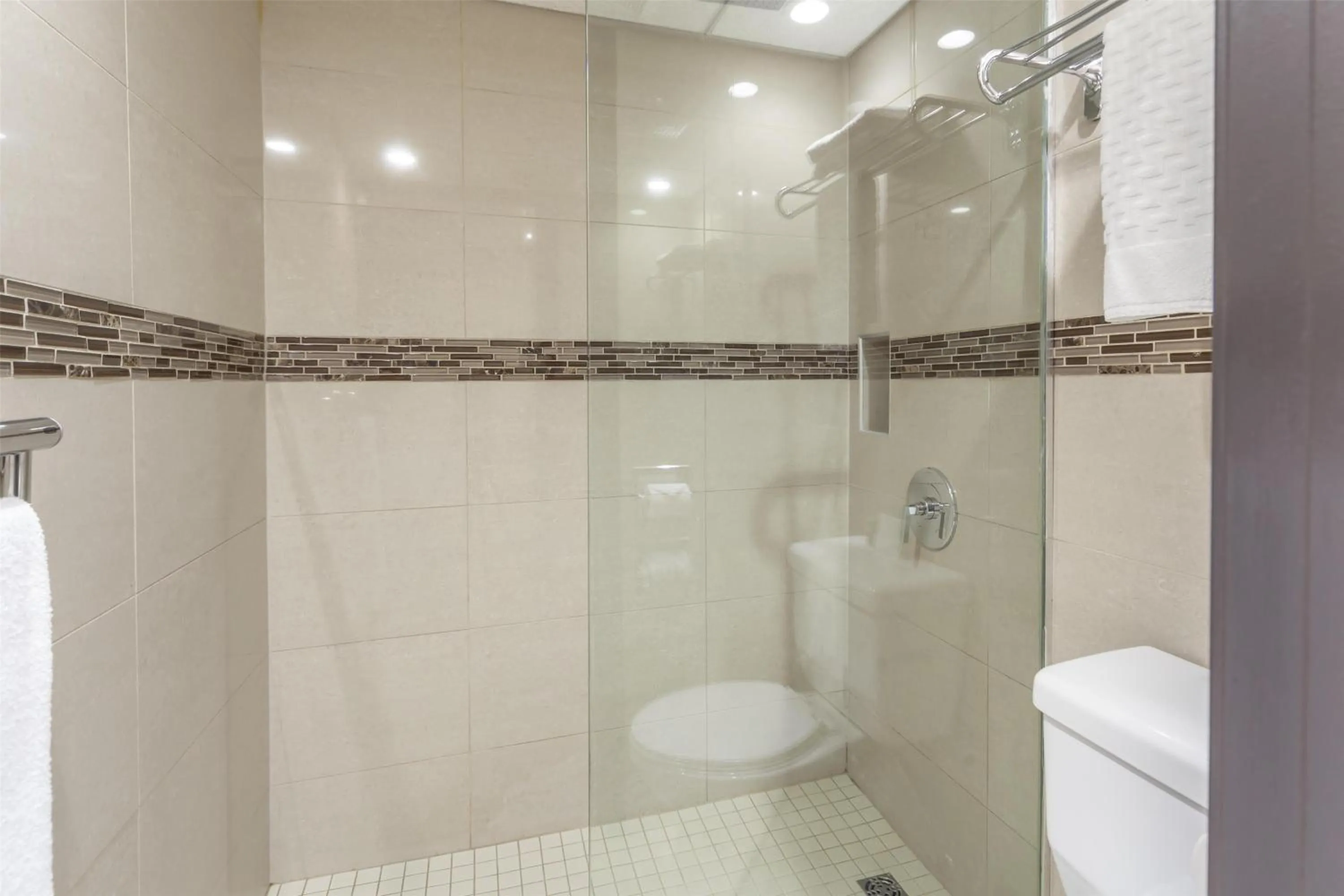 Bathroom in Best Western Wayside Inn