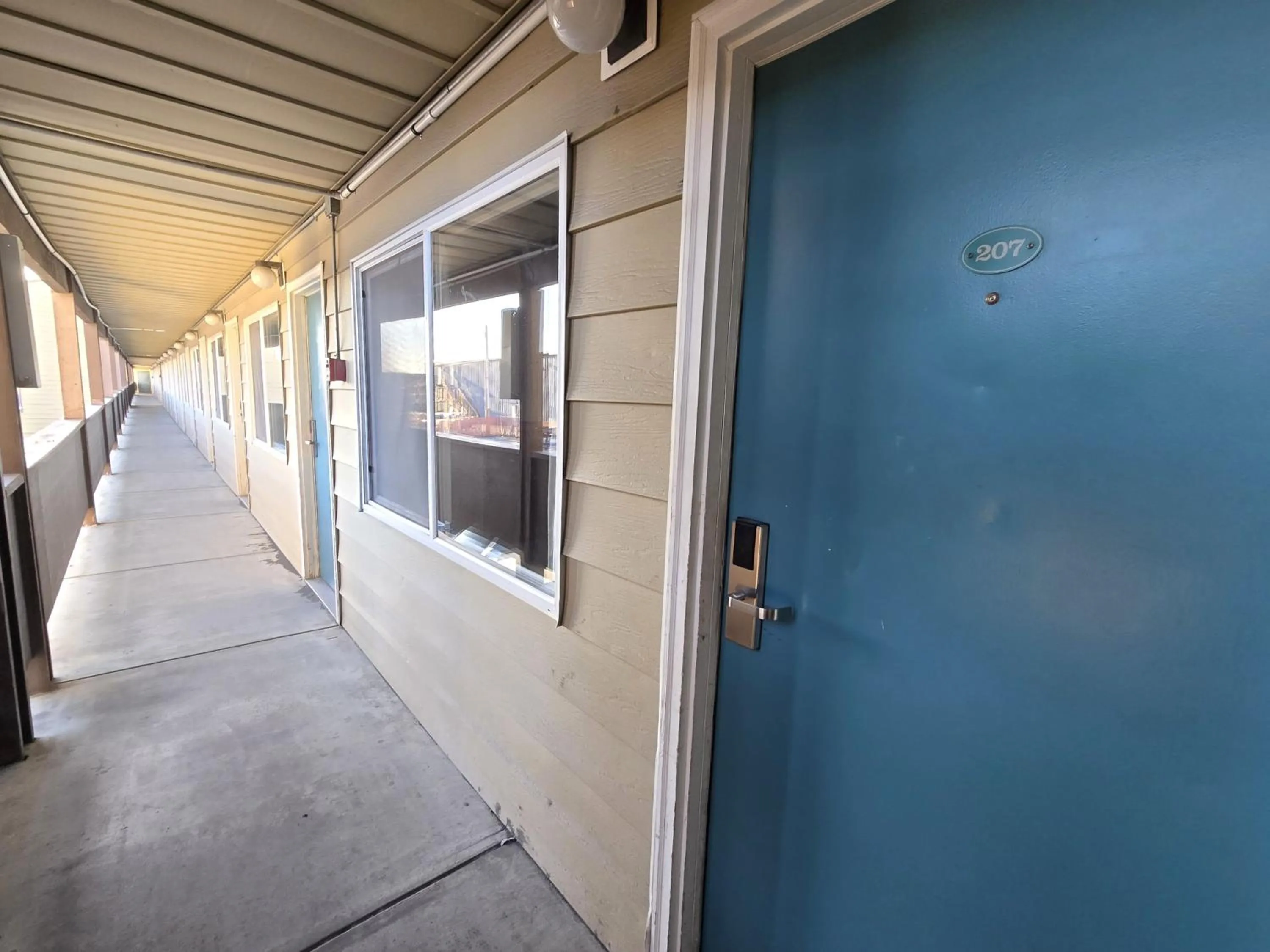 Property building in Breeze Inn Hotel & Motel