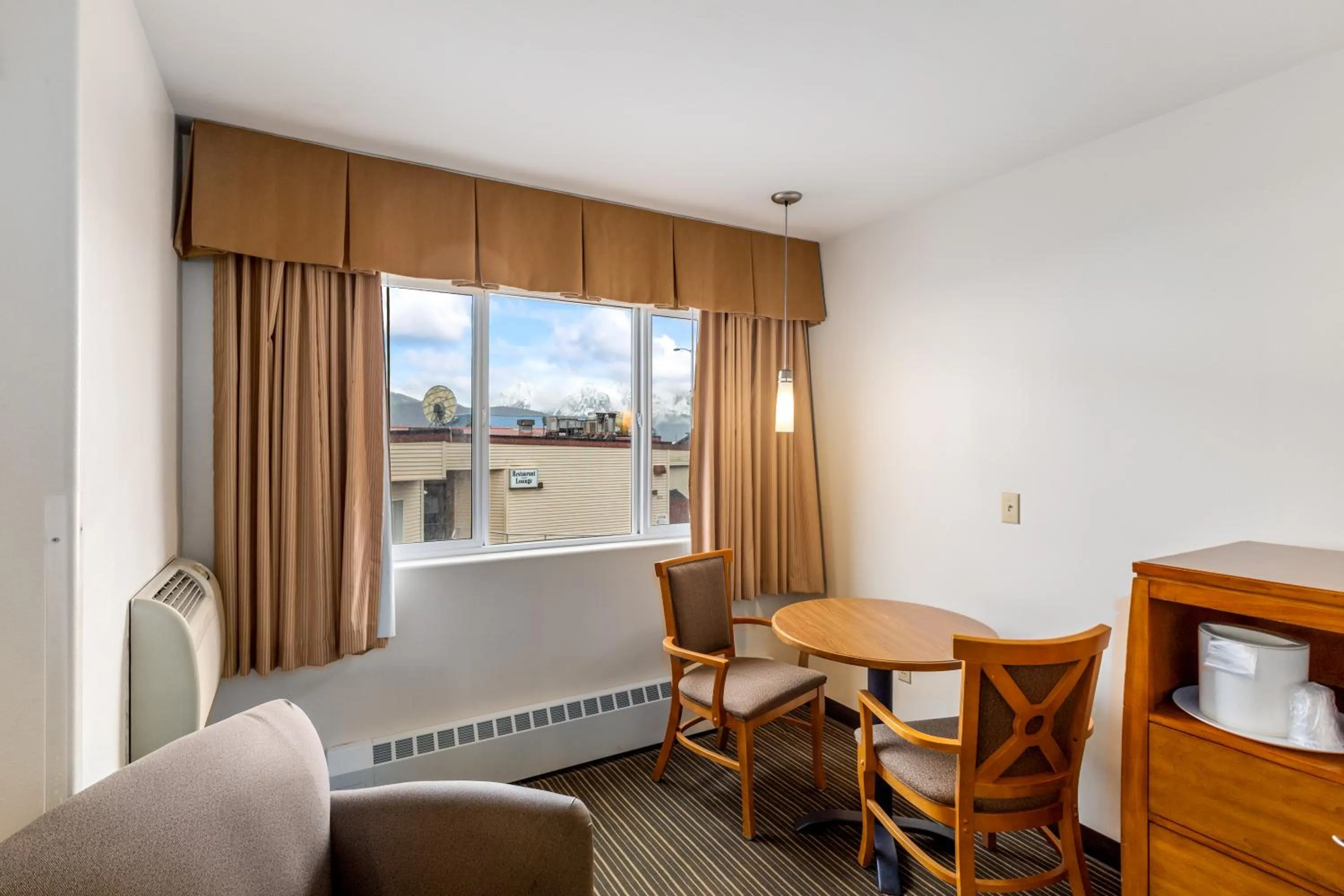 Breeze Inn Hotel & Motel