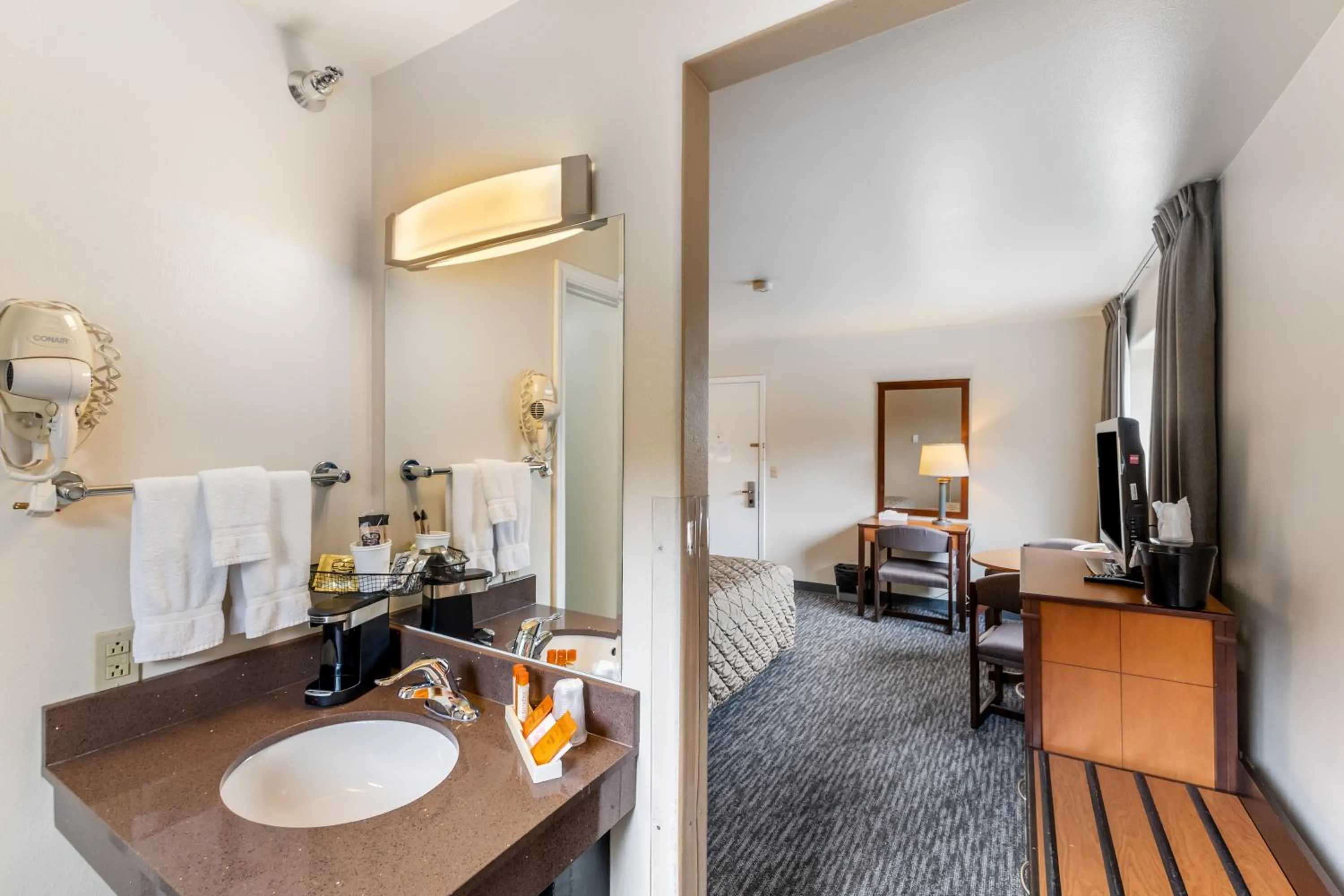 Breeze Inn Hotel & Motel