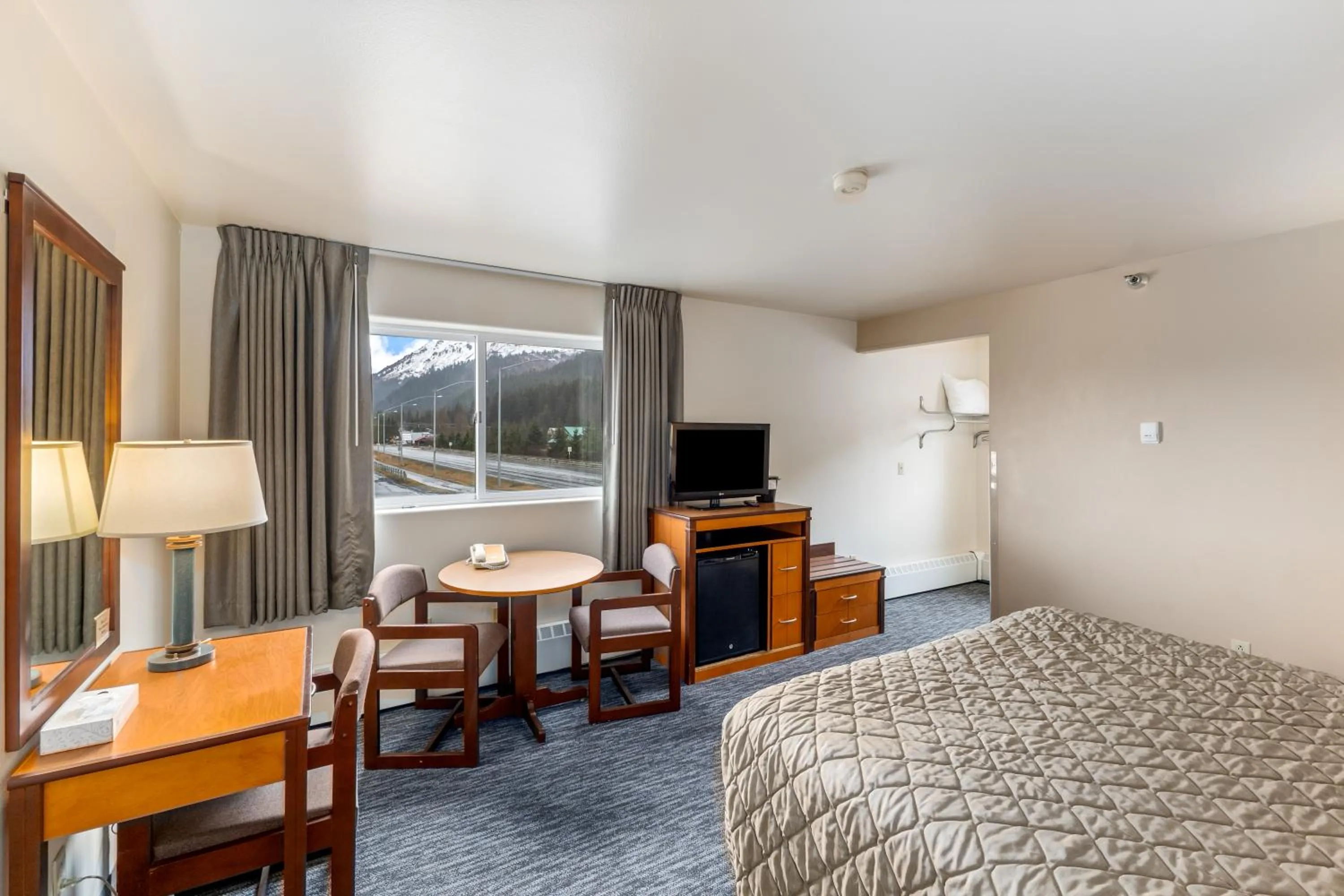 Bedroom, Bed in Breeze Inn Hotel & Motel