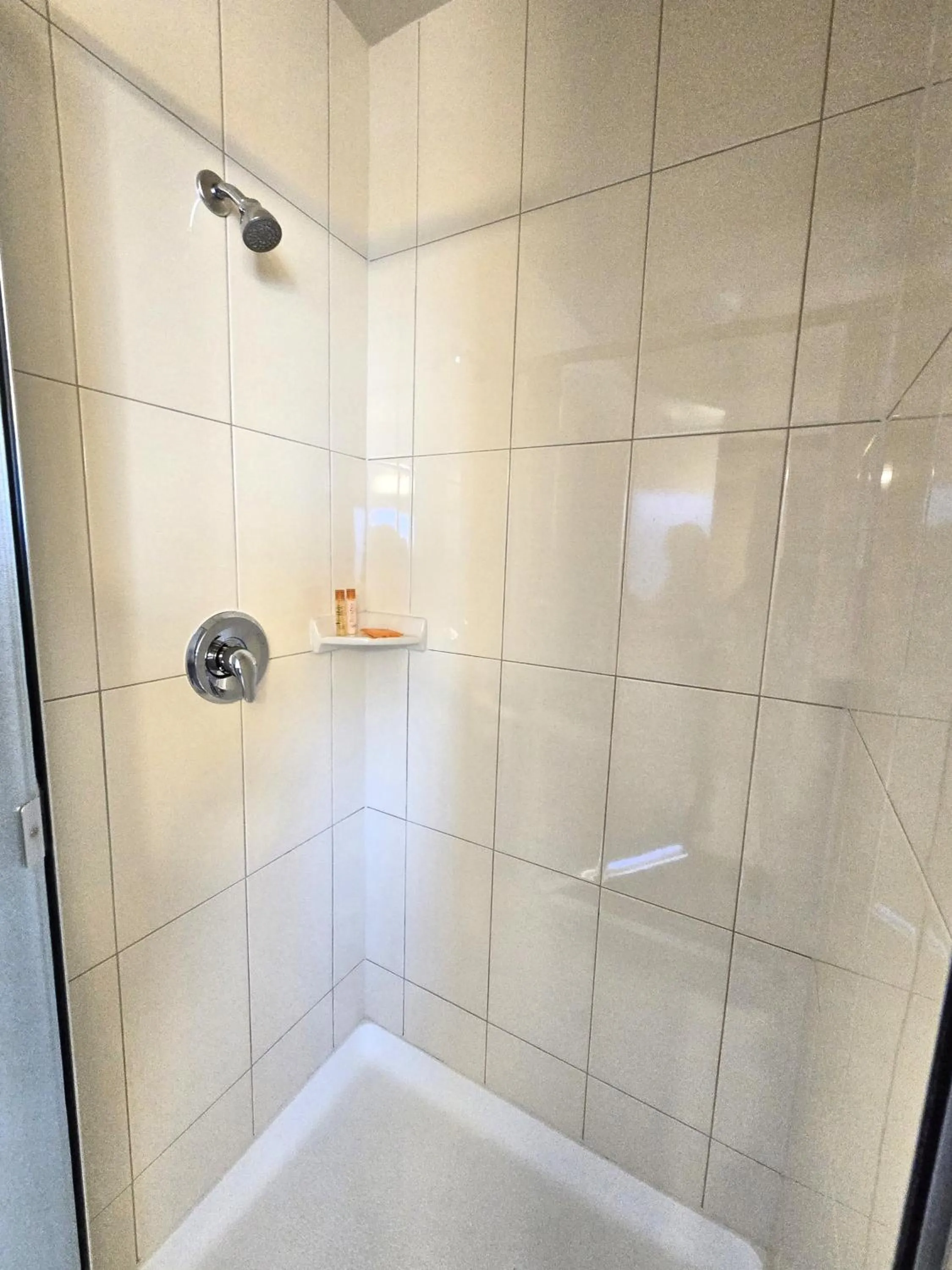 Breeze Inn Hotel & Motel