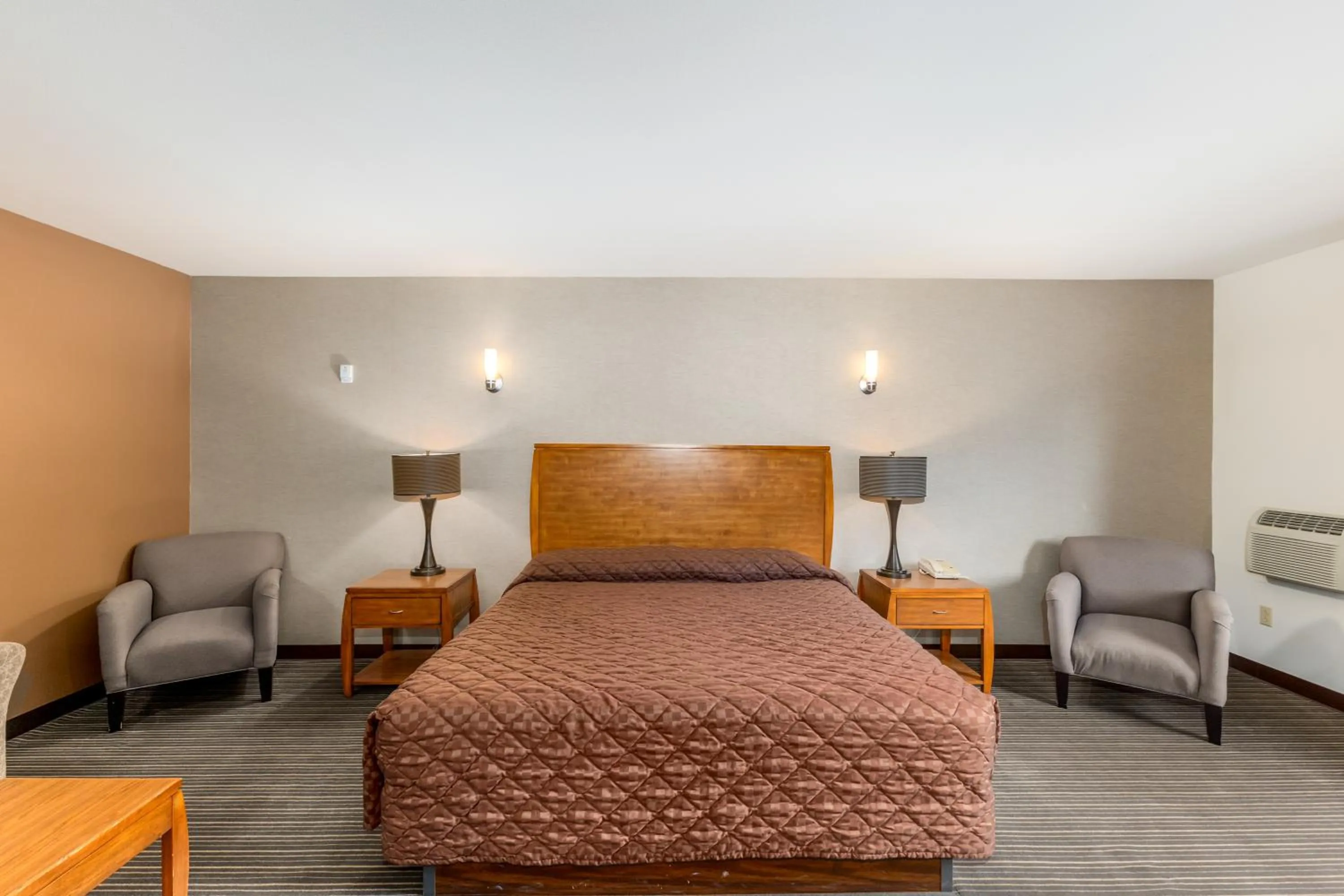 Bed in Breeze Inn Hotel & Motel