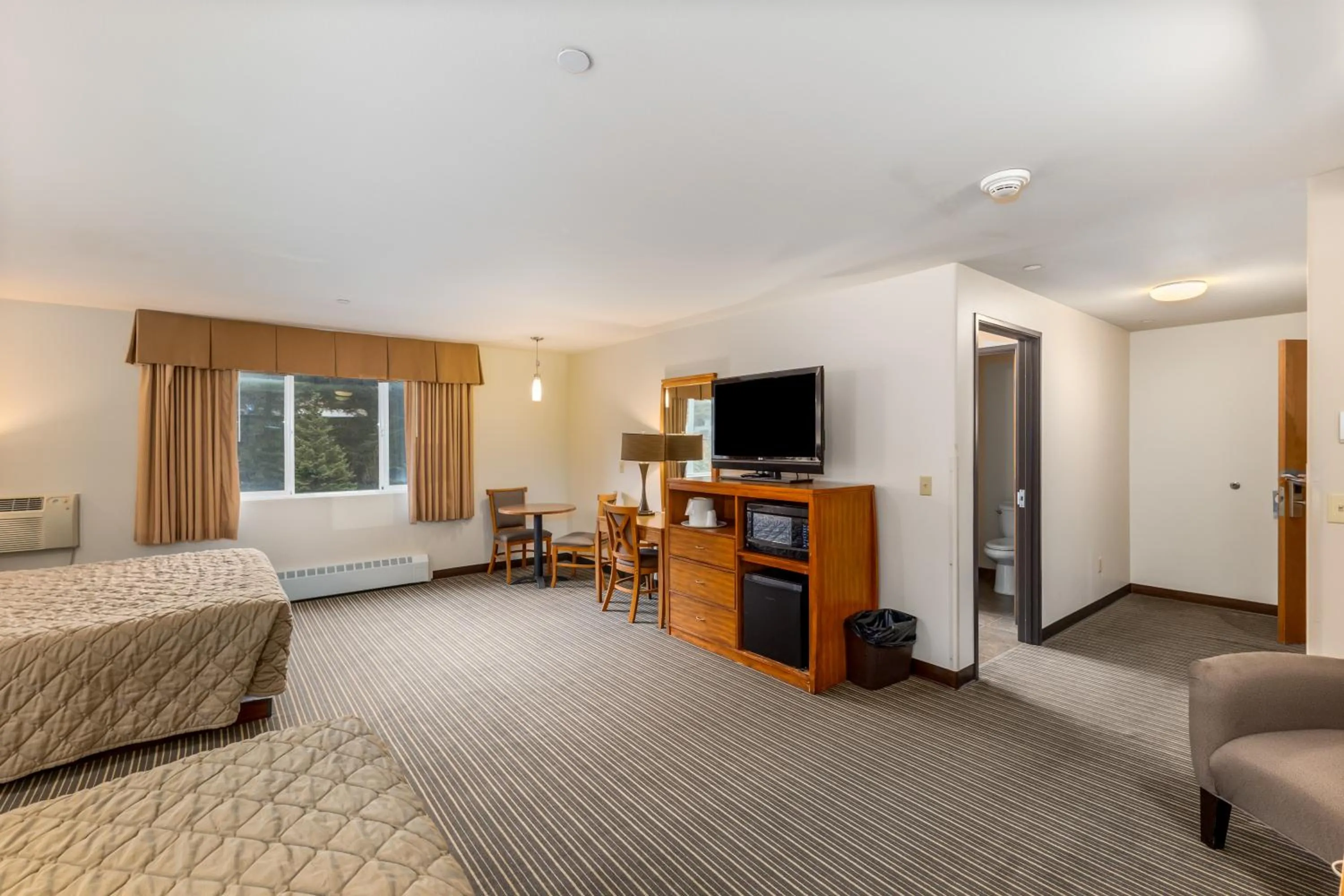 Bed in Breeze Inn Hotel & Motel