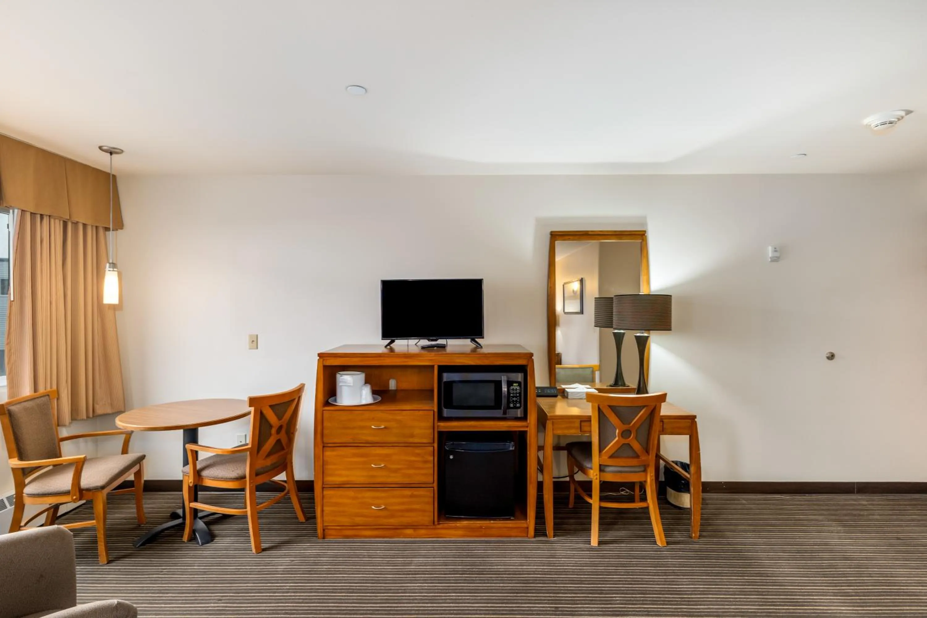 Breeze Inn Hotel & Motel