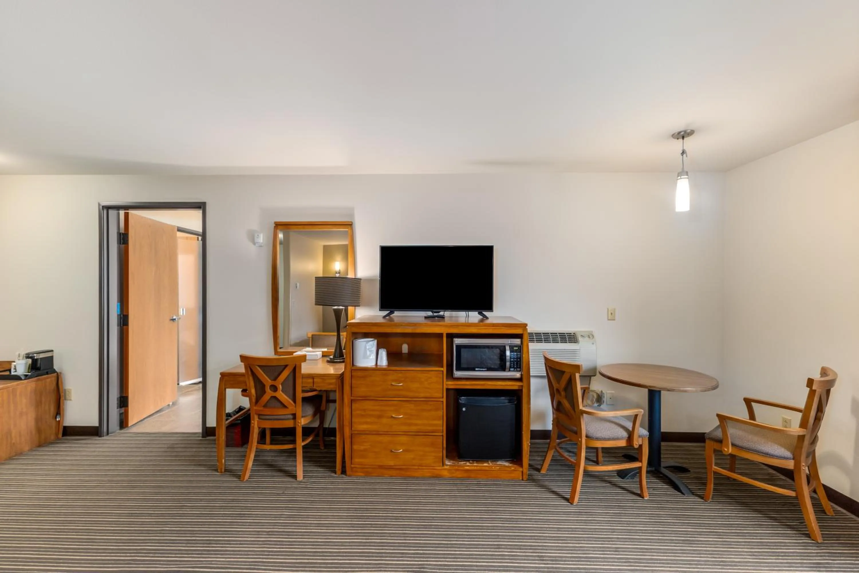 Breeze Inn Hotel & Motel