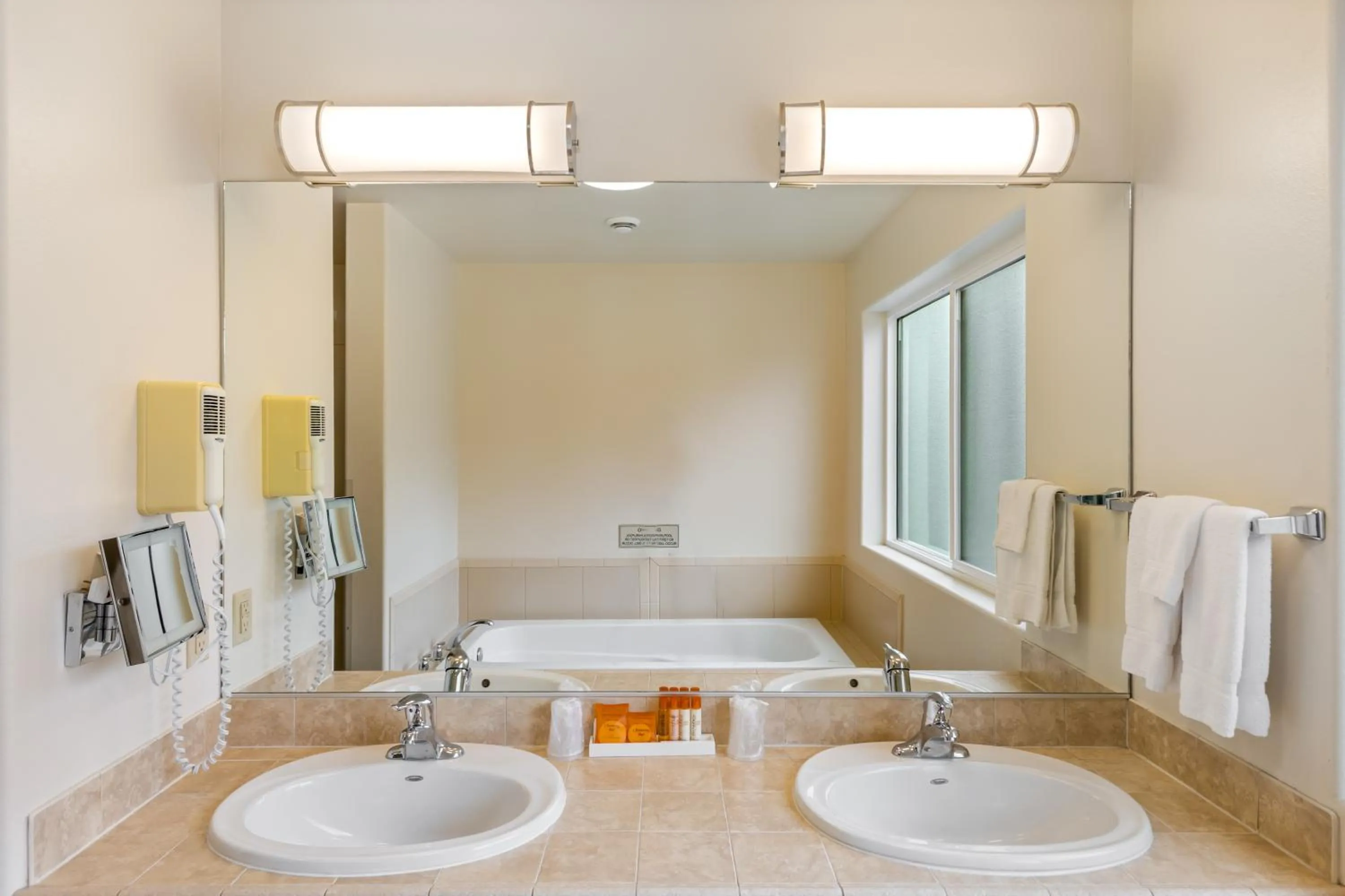 Breeze Inn Hotel & Motel